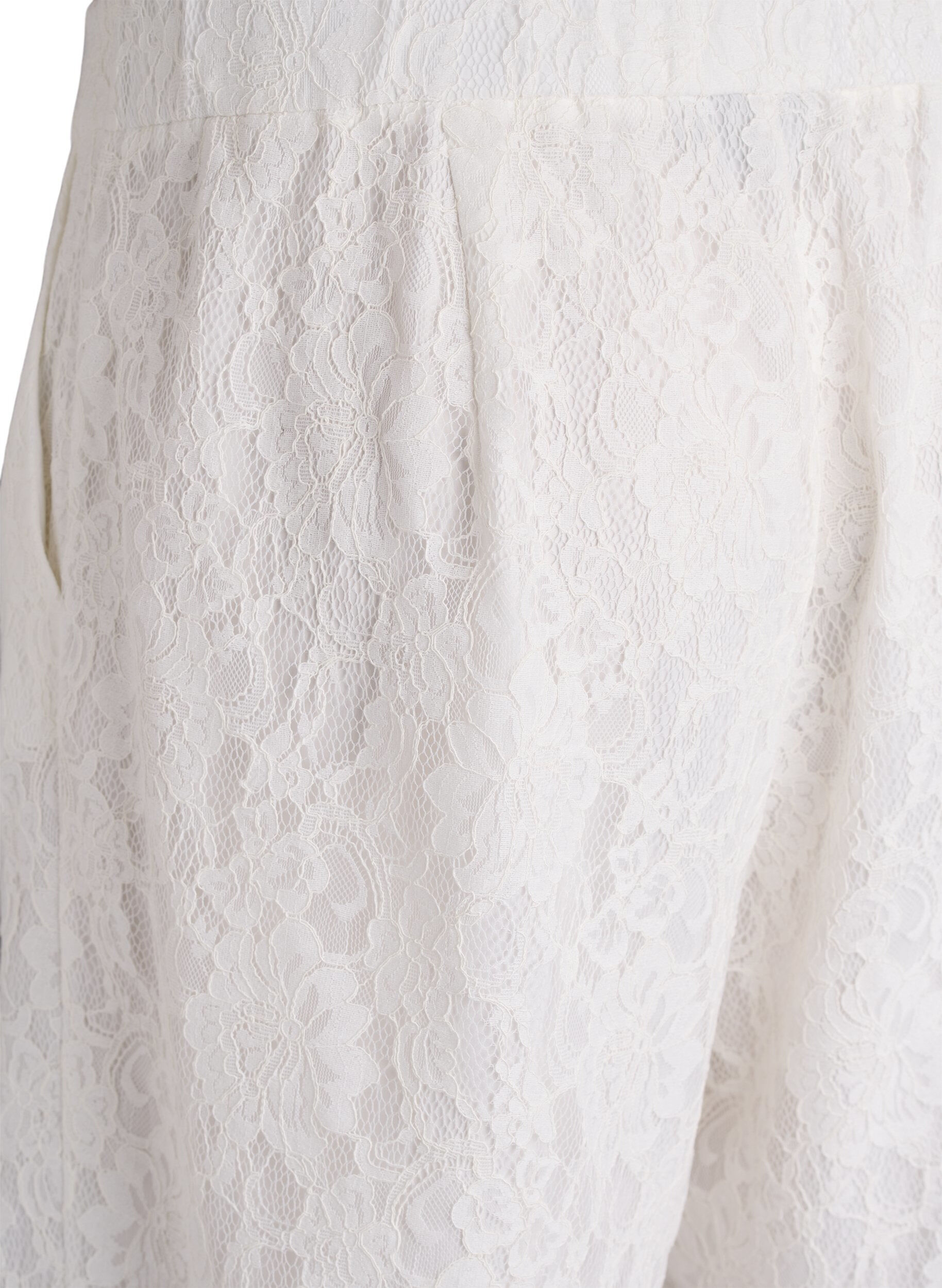 Zizzi Korkeavy&ouml;t&auml;r&ouml;iset pitsi-bermudashortsit, Vanilja, Packshot image number 3