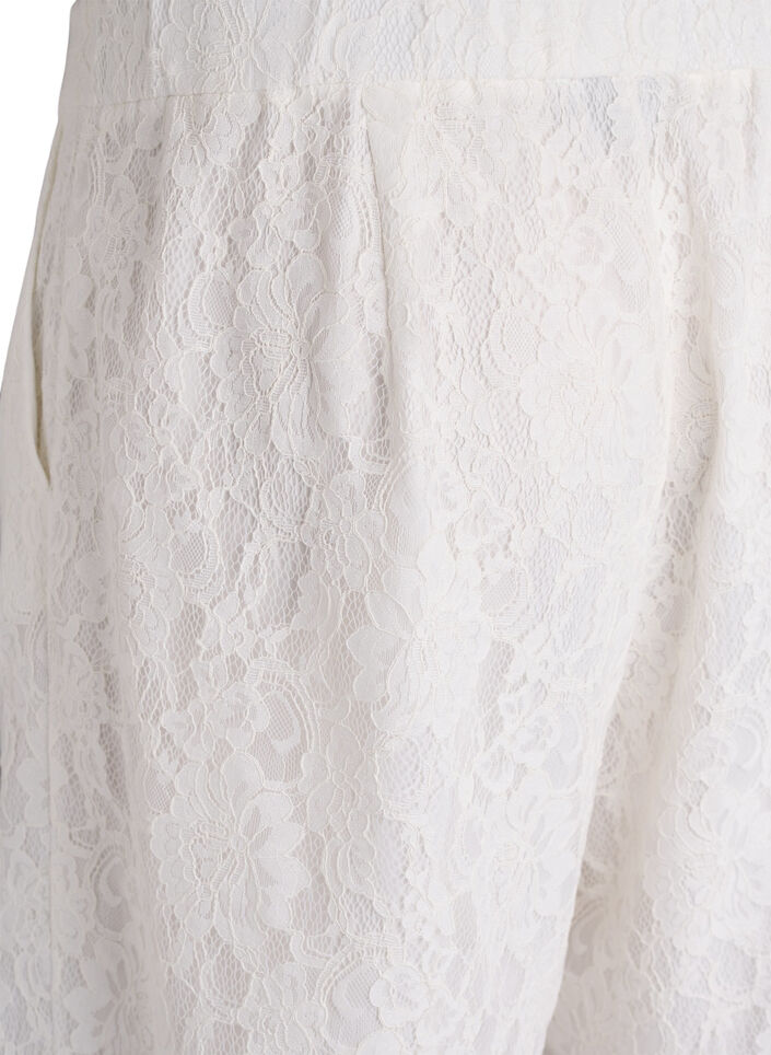 Korkeavy&ouml;t&auml;r&ouml;iset pitsi-bermudashortsit, Vanilja, Packshot image number 3