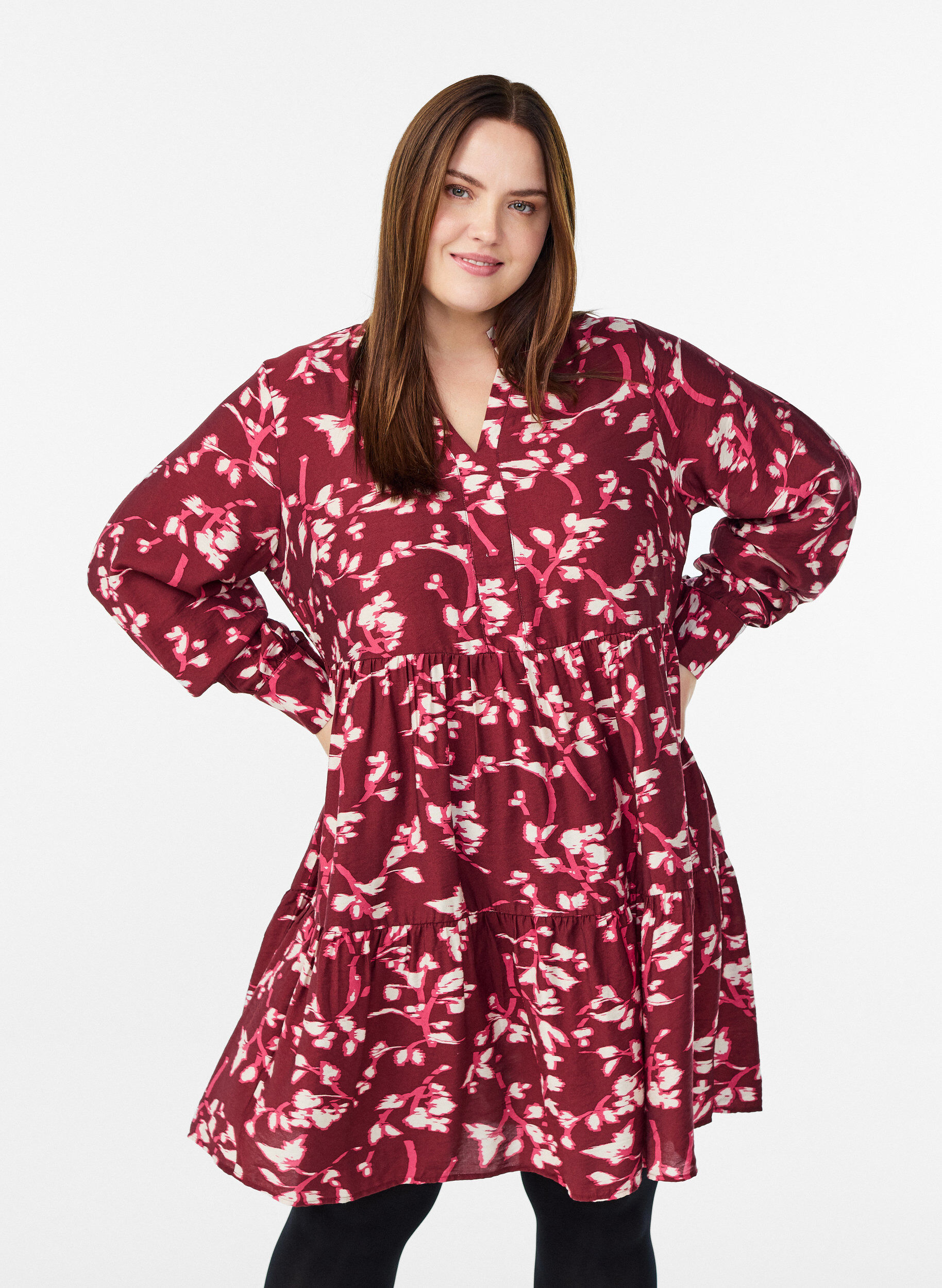 A-linjainen mekko r&ouml;yhel&ouml;kauluksella, Punainen, Model