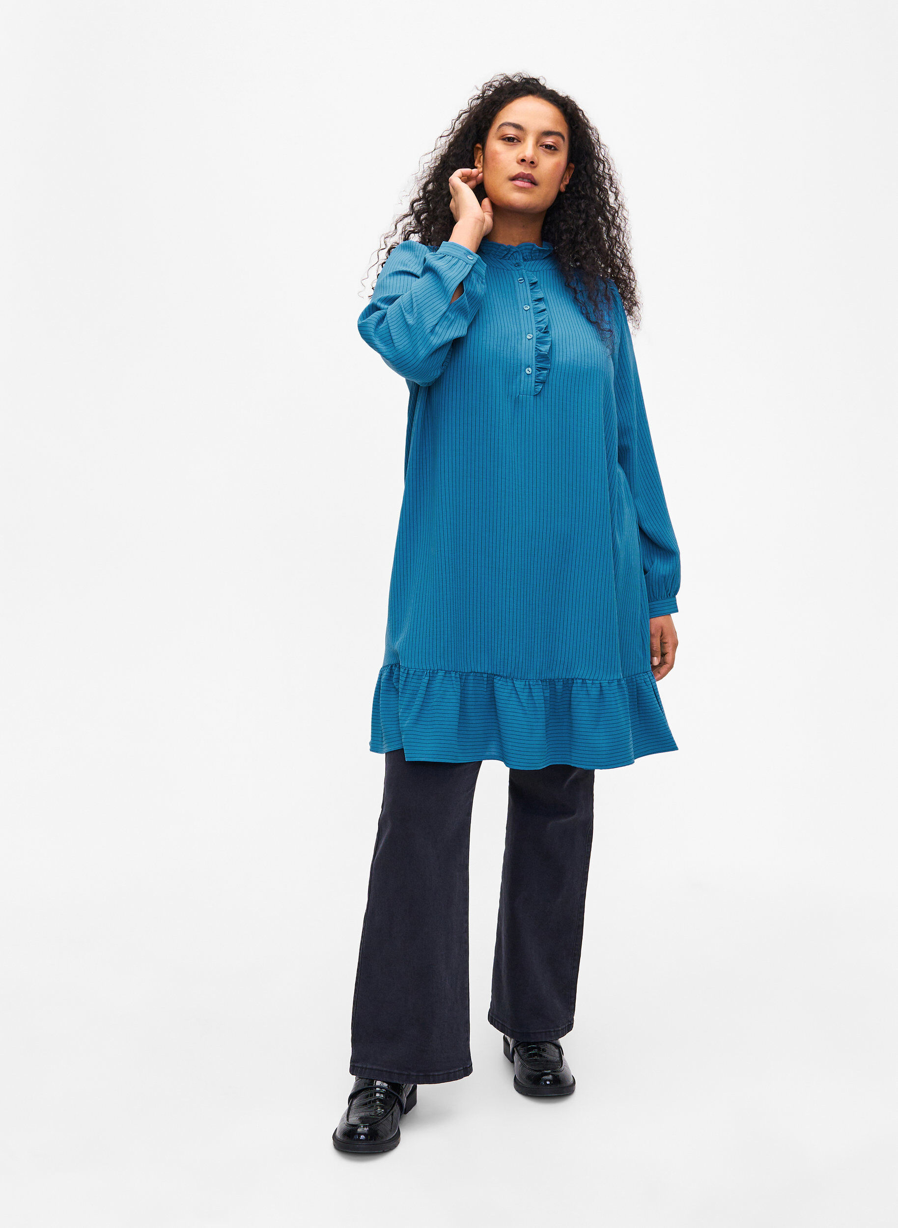 Zizzi Raidallinen mekko, jossa on r&ouml;yhel&ouml;yksityiskohtia, Sininen, Model image number 1