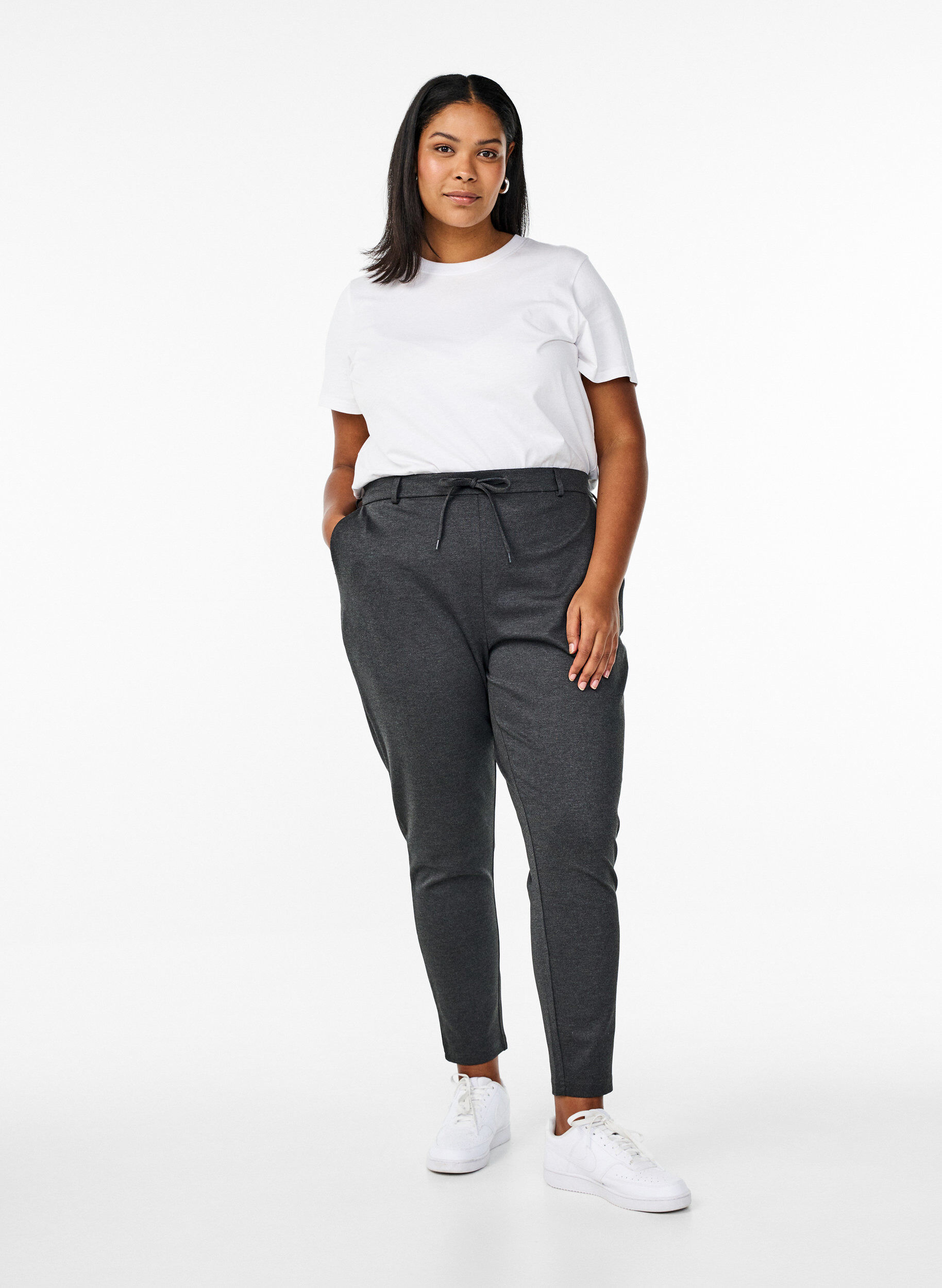 Cropped Maddison-housut, Harmaa, Model