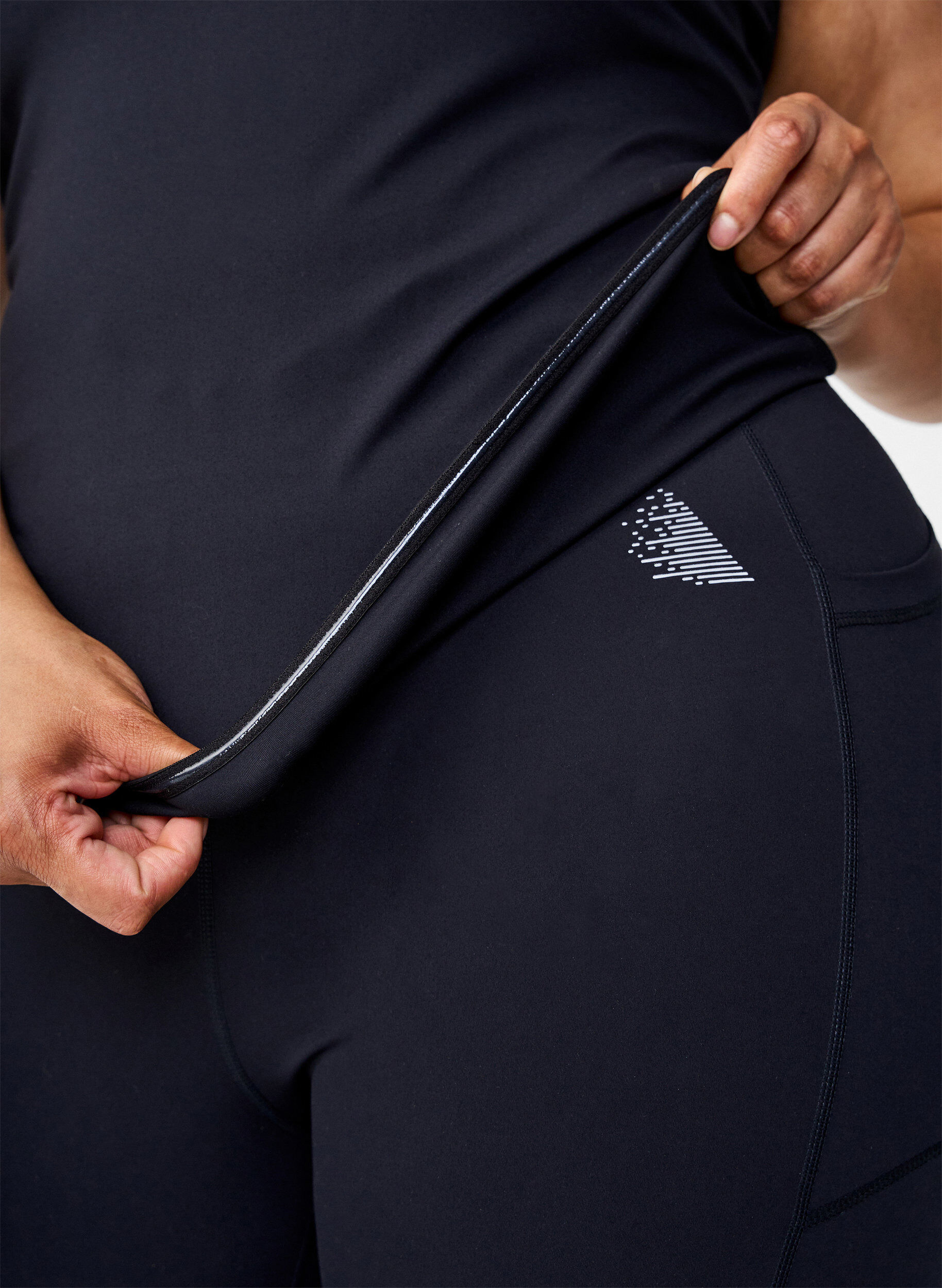 Zizzi Tiiviisti istuva treenitoppi, jossa on sis&auml;puolinen silikonireuna, Black, Model image number 2