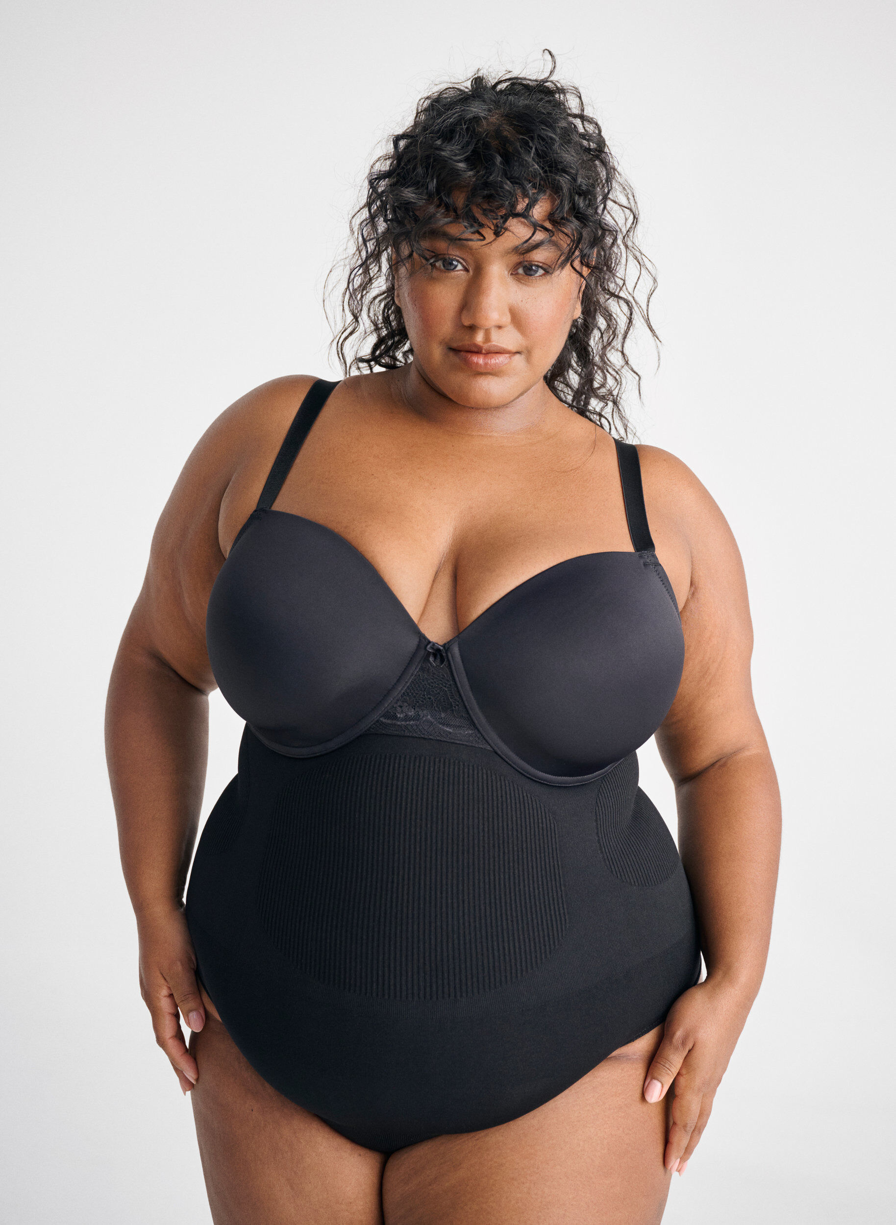Zizzi Korkeavy&ouml;t&auml;r&ouml;iset shapewear g-stringit, Musta, Image image number 0