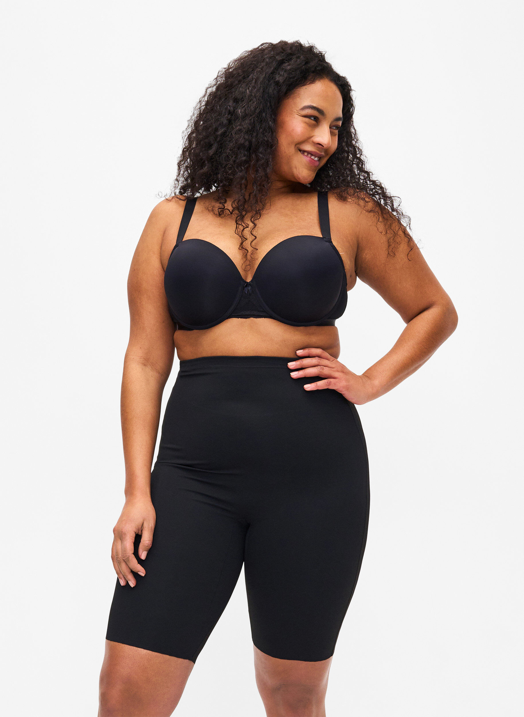 Pitk&auml;lahkeiset kevyet shapewear-shortsit, Musta, Model