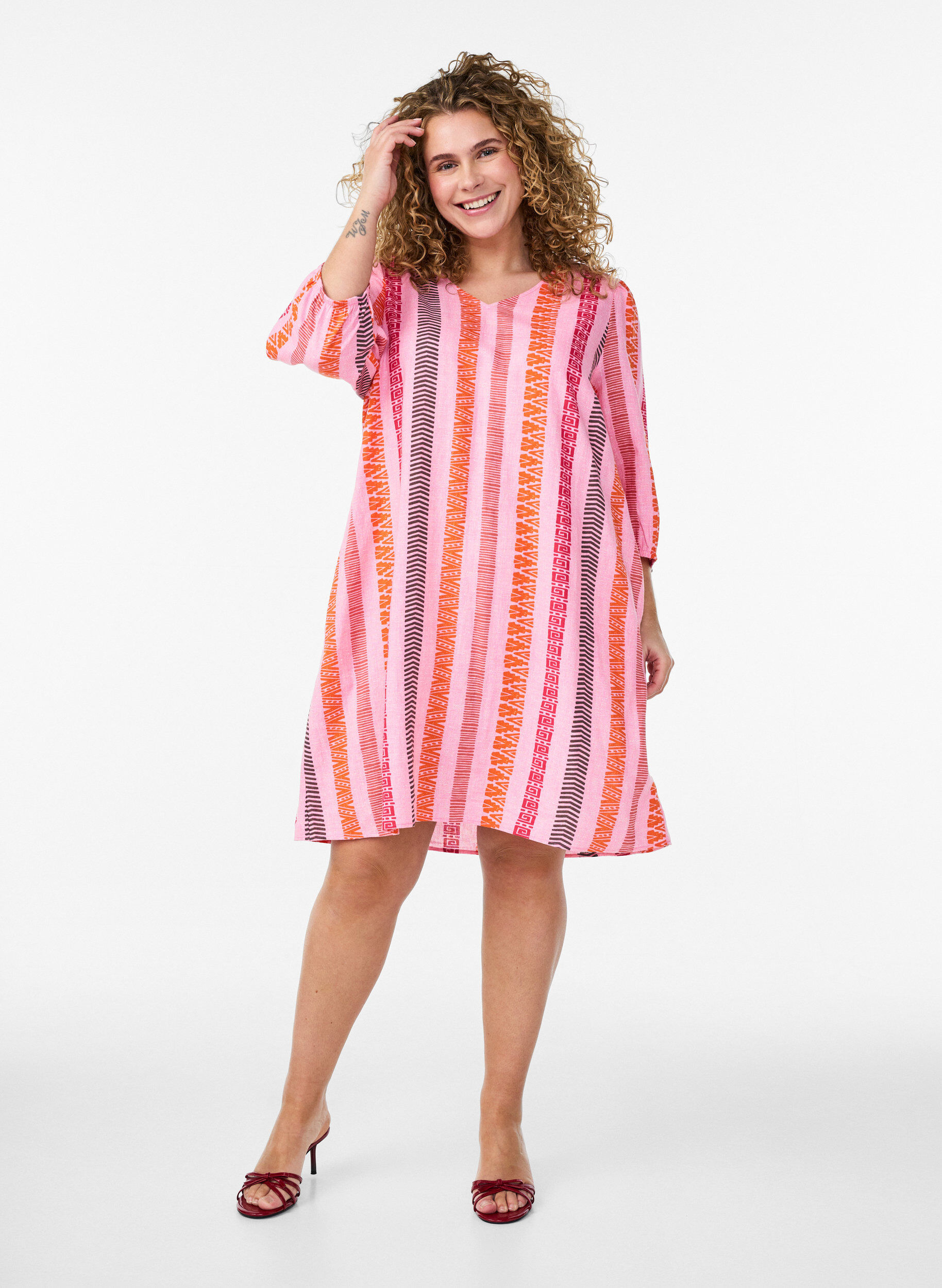 ZizziLyhyt mekko pellavasta ja viskoosista, 3/4-hihoilla, Vaaleanpunainen, Model image number 1