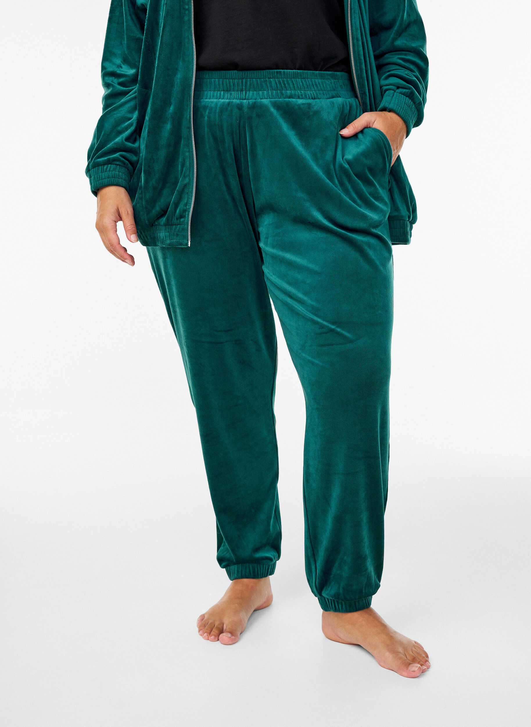 ZizziV&auml;lj&auml;t samettihousut, Vihre&auml;, Model image number 2