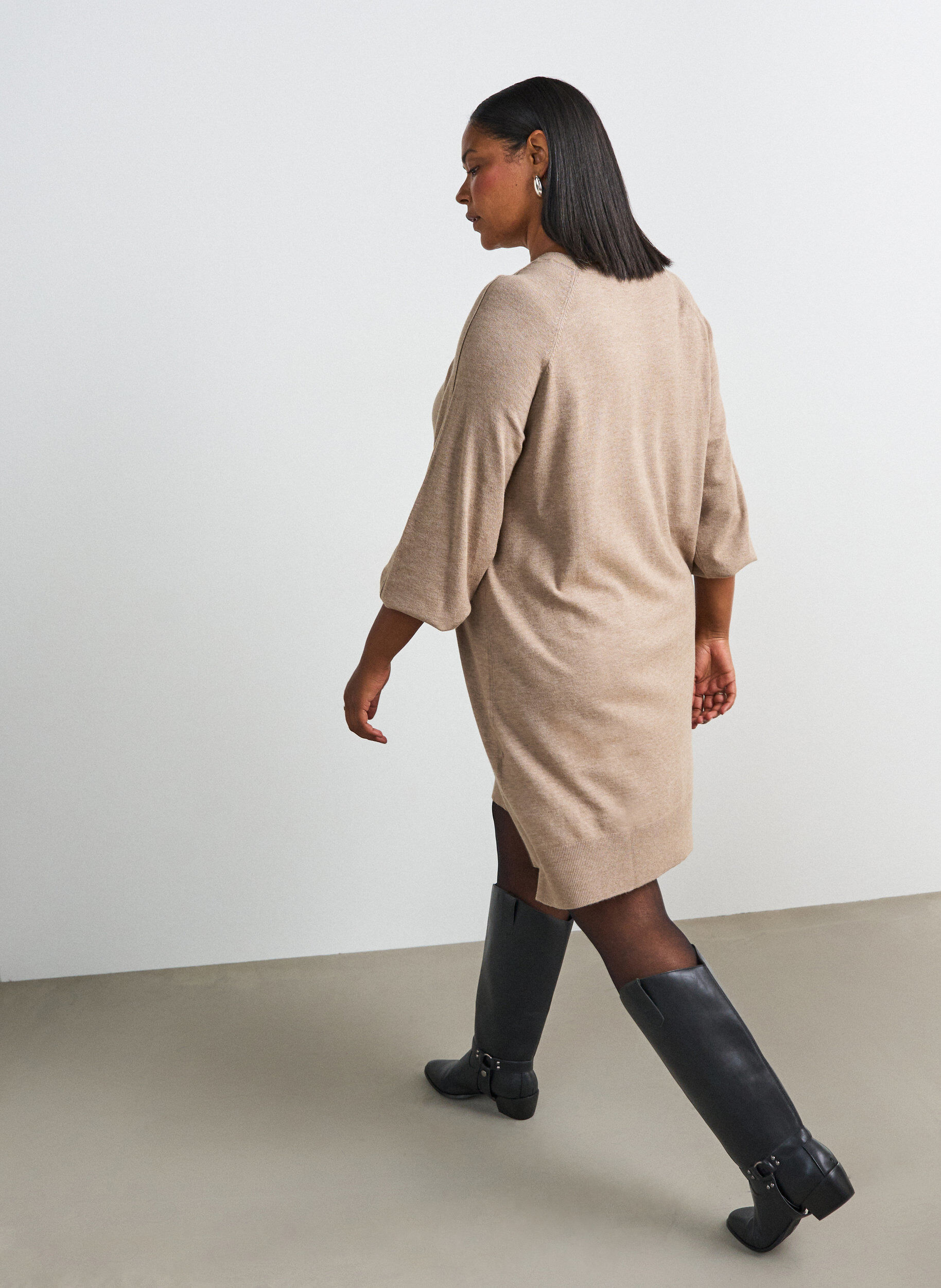 ZizziLyhyt neulemekko raglanhihoilla ja keskisaumalla, Beige, Model image number 2