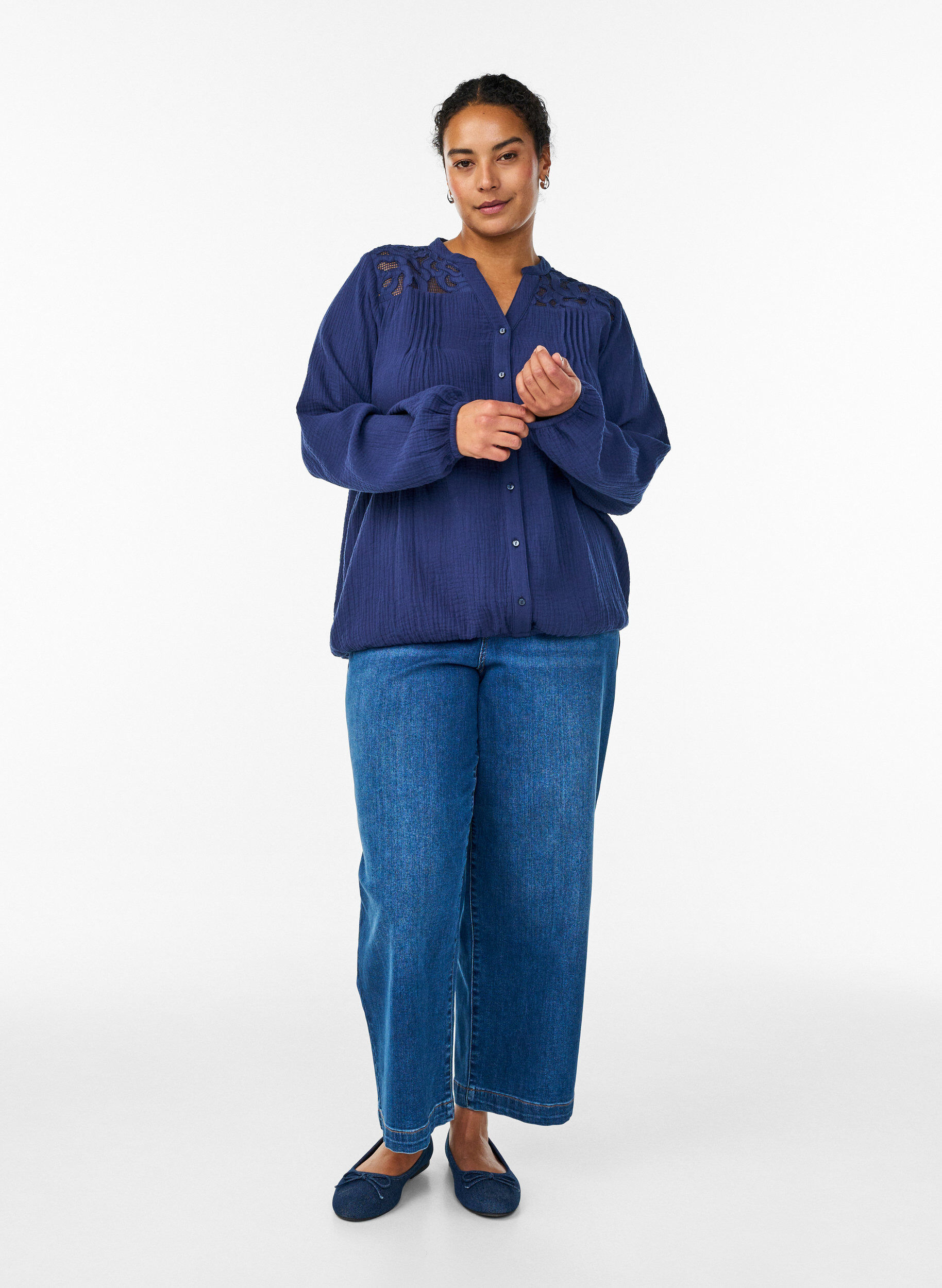 Zizzi Puuvillamusliinipusero kirjailtuine yksityiskohtineen, Sininen, Model image number 1