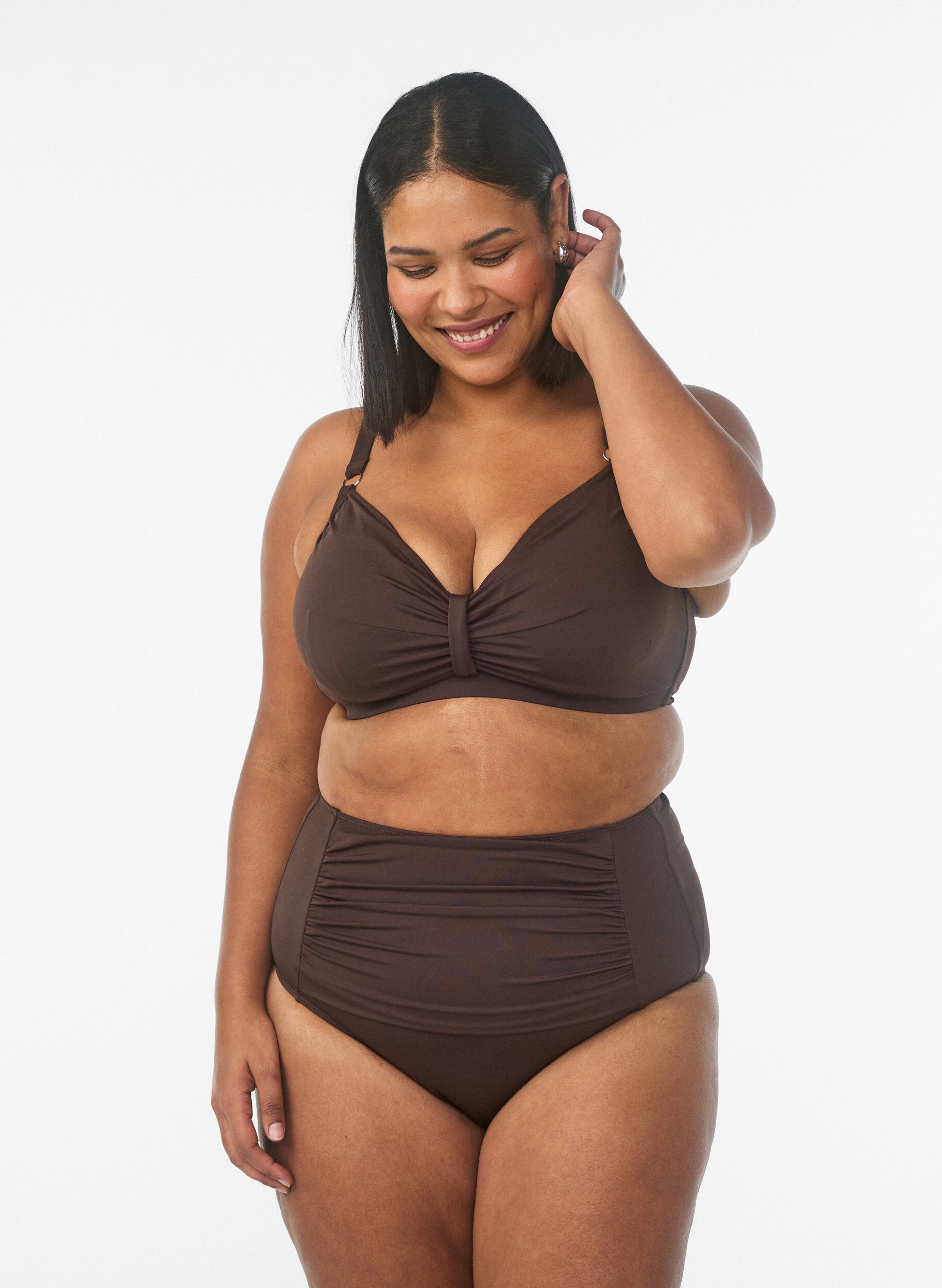 Korkeavy&ouml;t&auml;r&ouml;inen bikinialaosa, Ruskea, Model