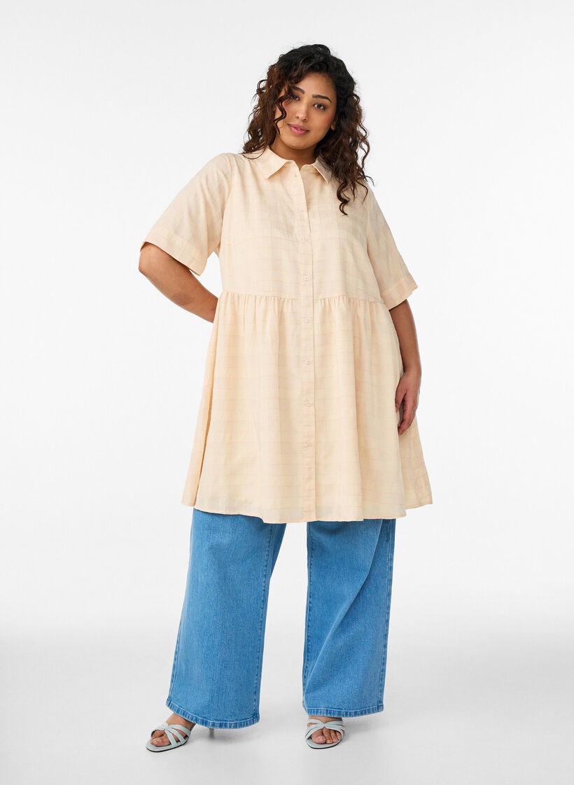 Lyhyt paitamekko ruudullisella tekstuurilla ja 1/2-hihoilla, Keltainen, Model image number 1