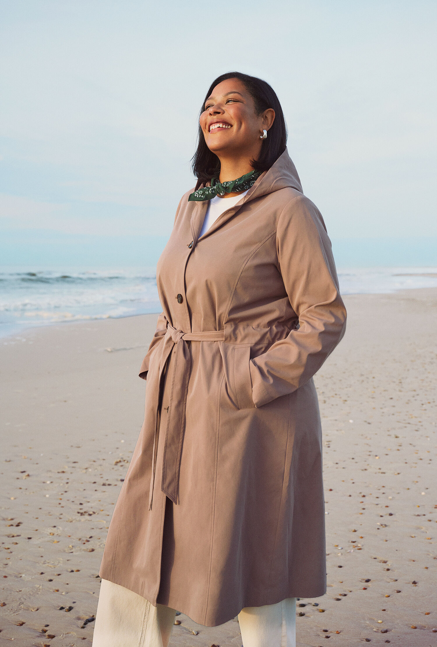 Pitk&auml; hupullinen trenssitakki, , Model