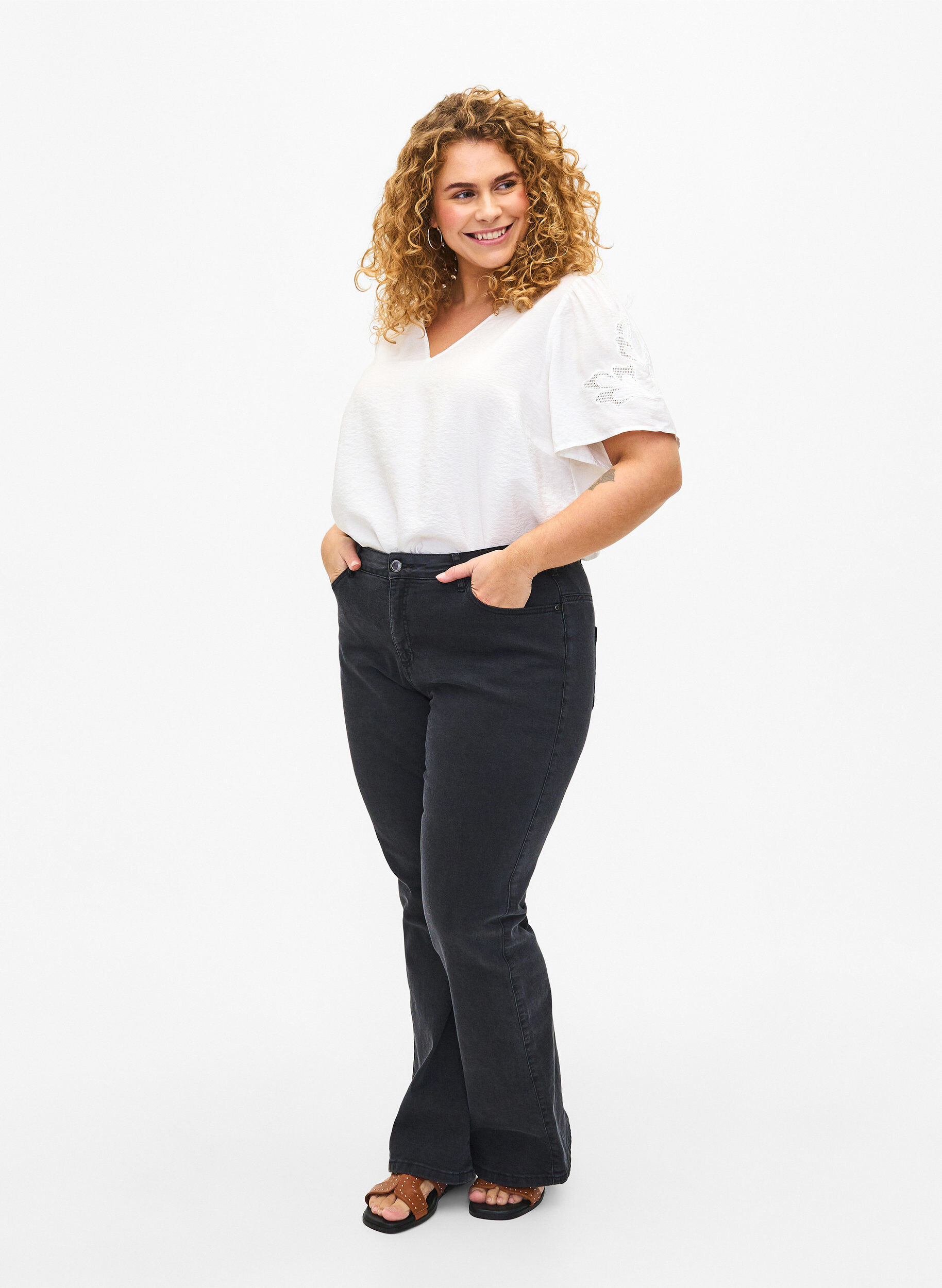 Zizzi Lyhythihainen brodeerattu viskoosipusero, Valkoinen, Model image number 1