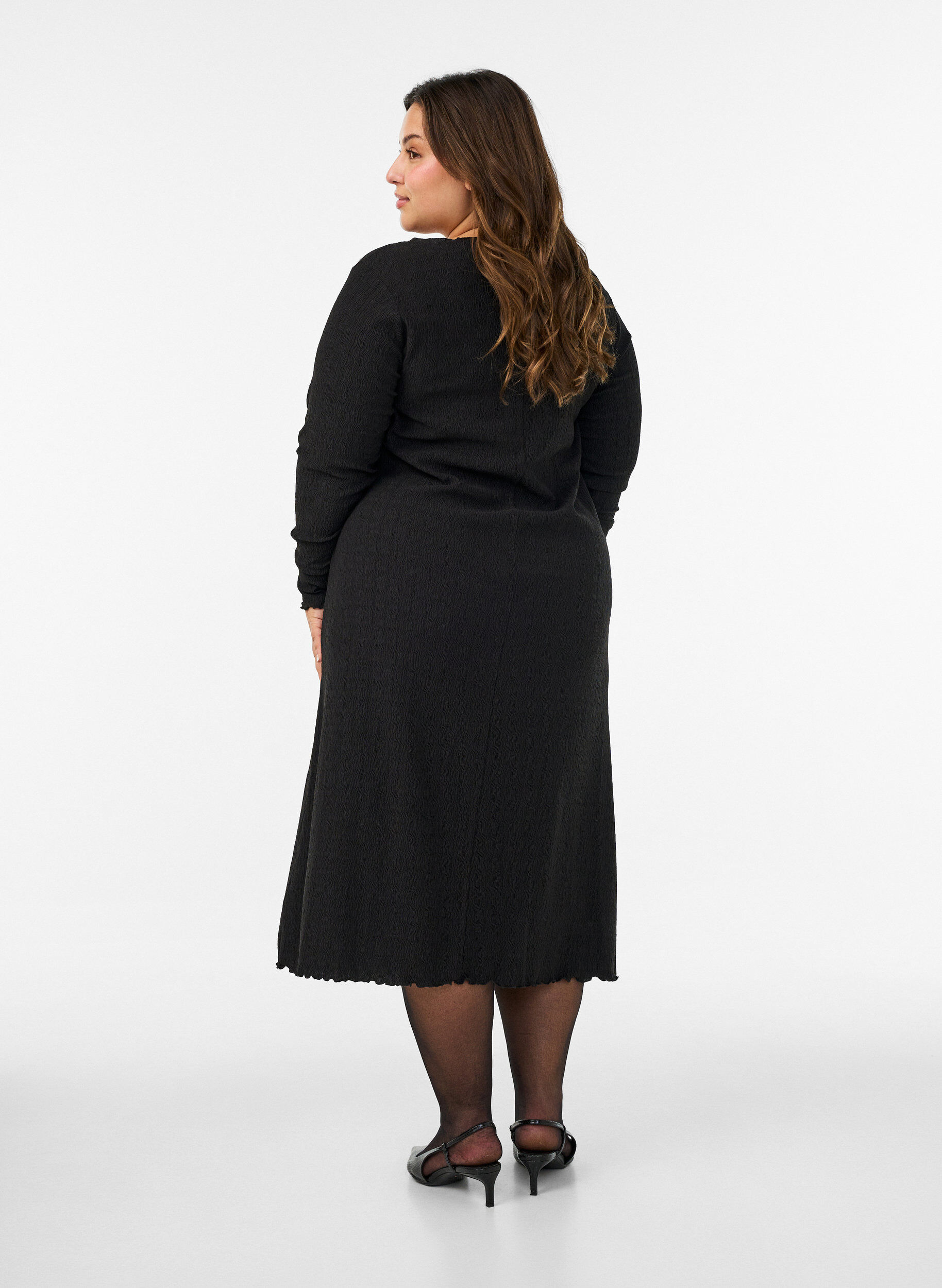 ZizziMidi-mekko aaltoilevalla tekstuurilla ja pitkill&auml; hihoilla, Musta, Model image number 2