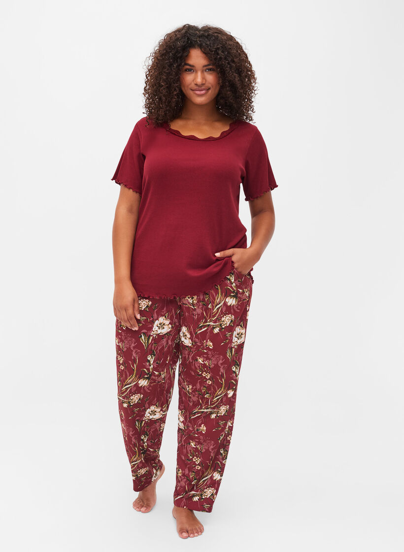 Lyhythihainen y&ouml;pusero pitsireunuksella, Cabernet, Model image number 2