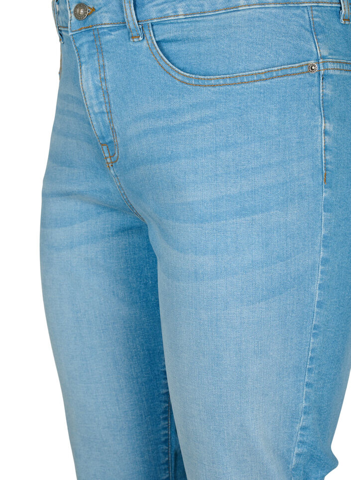 Korkeavyötäröiset Amy-caprit brodeerauksella, Light blue denim, Packshot image number 2