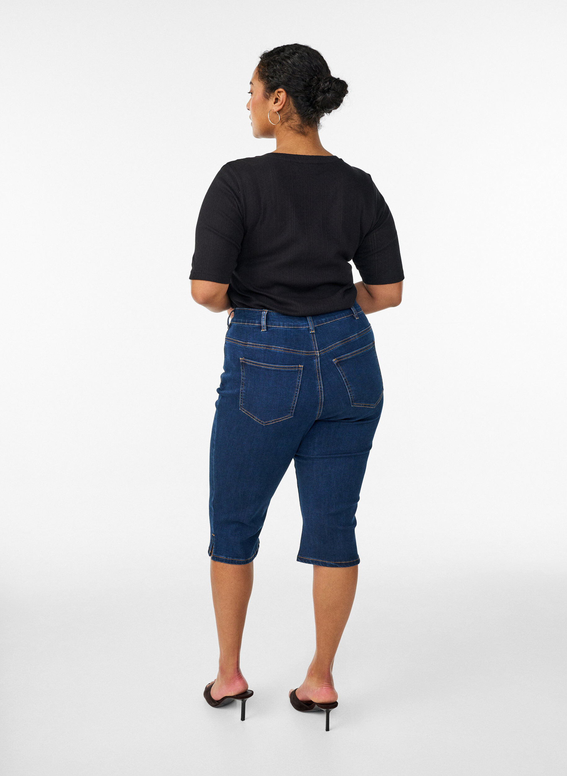 Zizzi Korkeavy&ouml;t&auml;r&ouml;iset slim fit -caprit stretch-denimist&auml;, Sininen, Model image number 1
