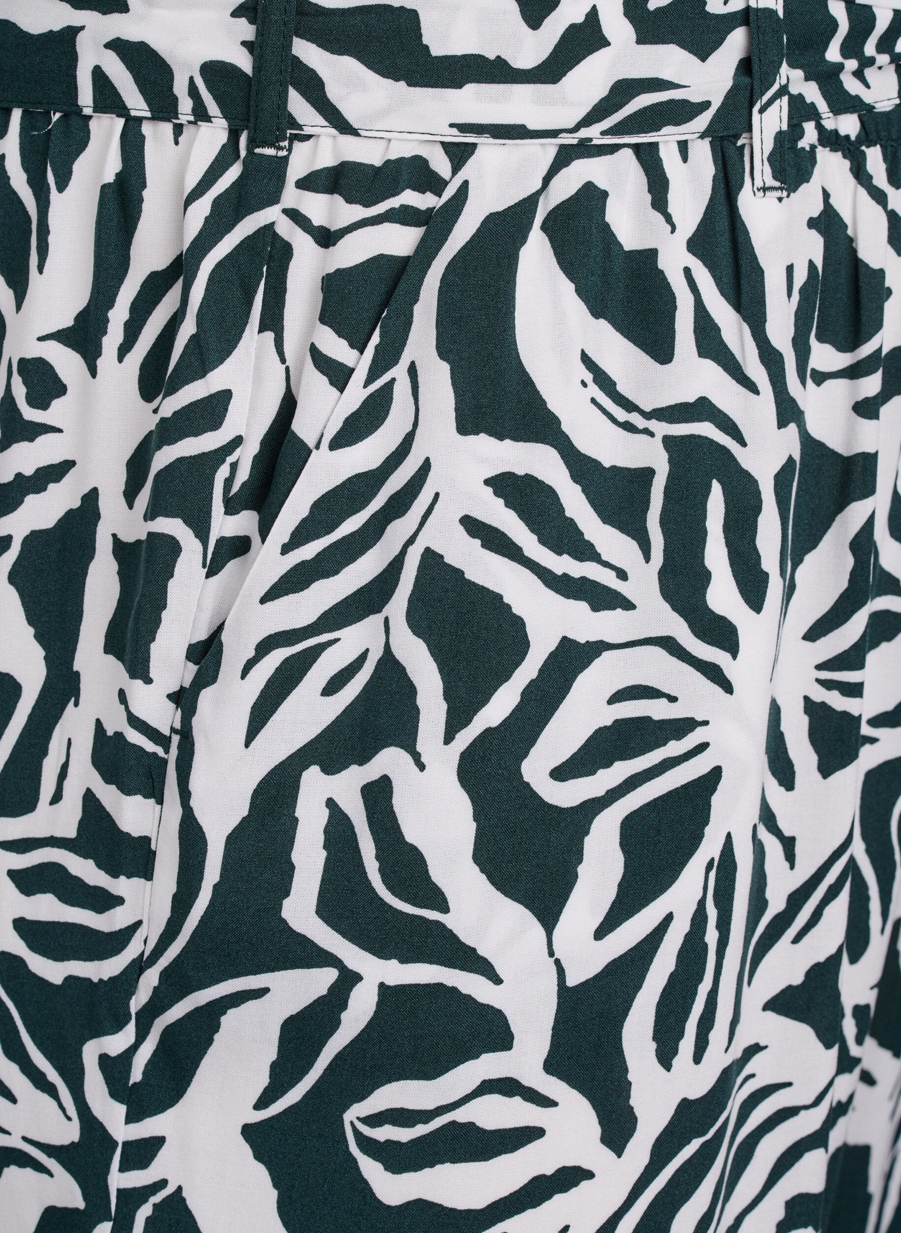 Zizzi Korkeavy&ouml;t&auml;r&ouml;iset viskoosihousut, Vihre&auml;, Packshot image number 2