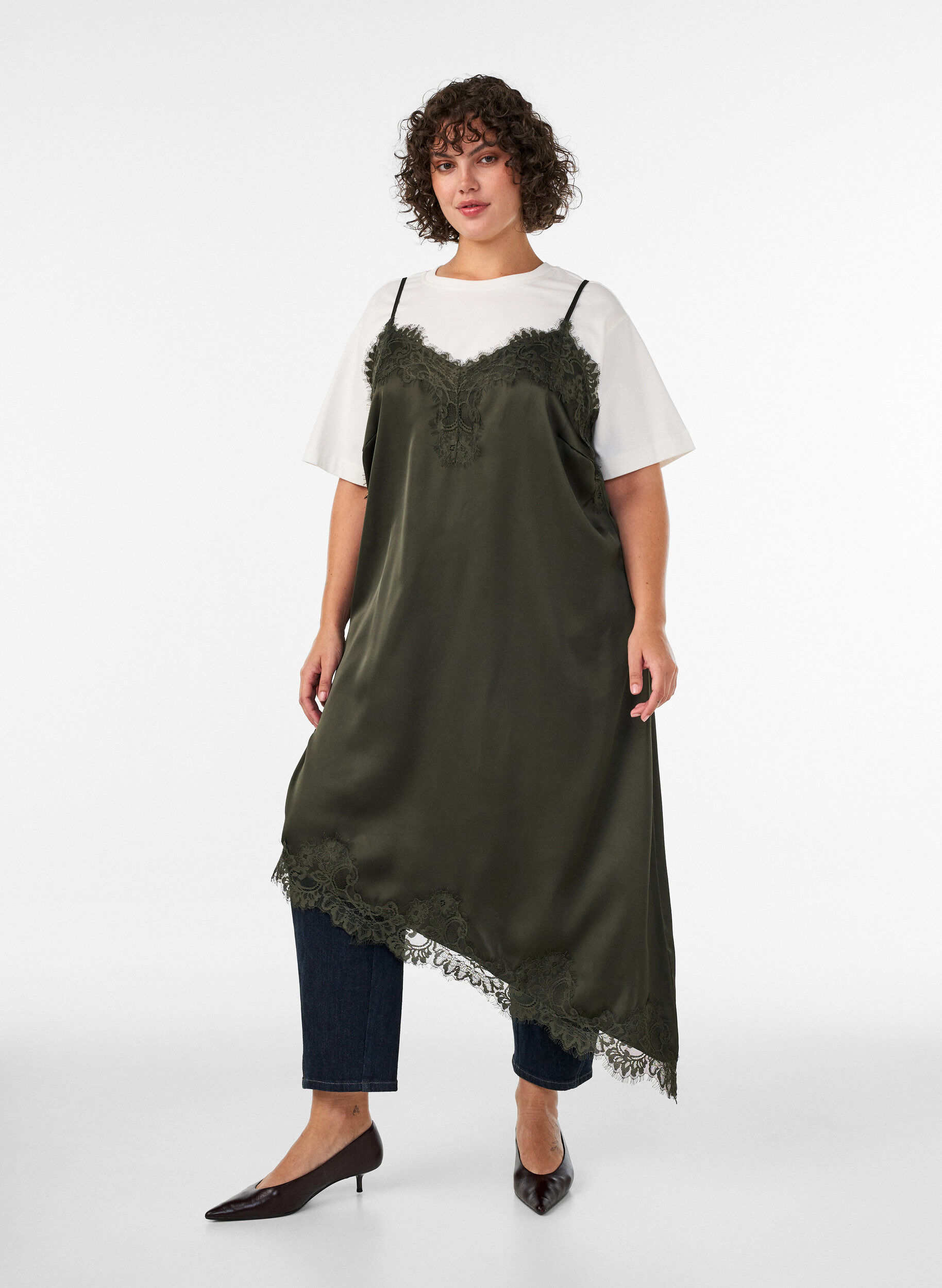 ZizziSatiinimekko pitsill&auml; ja ep&auml;symmetrisell&auml; helmalla, Vihre&auml;, Model image number 0