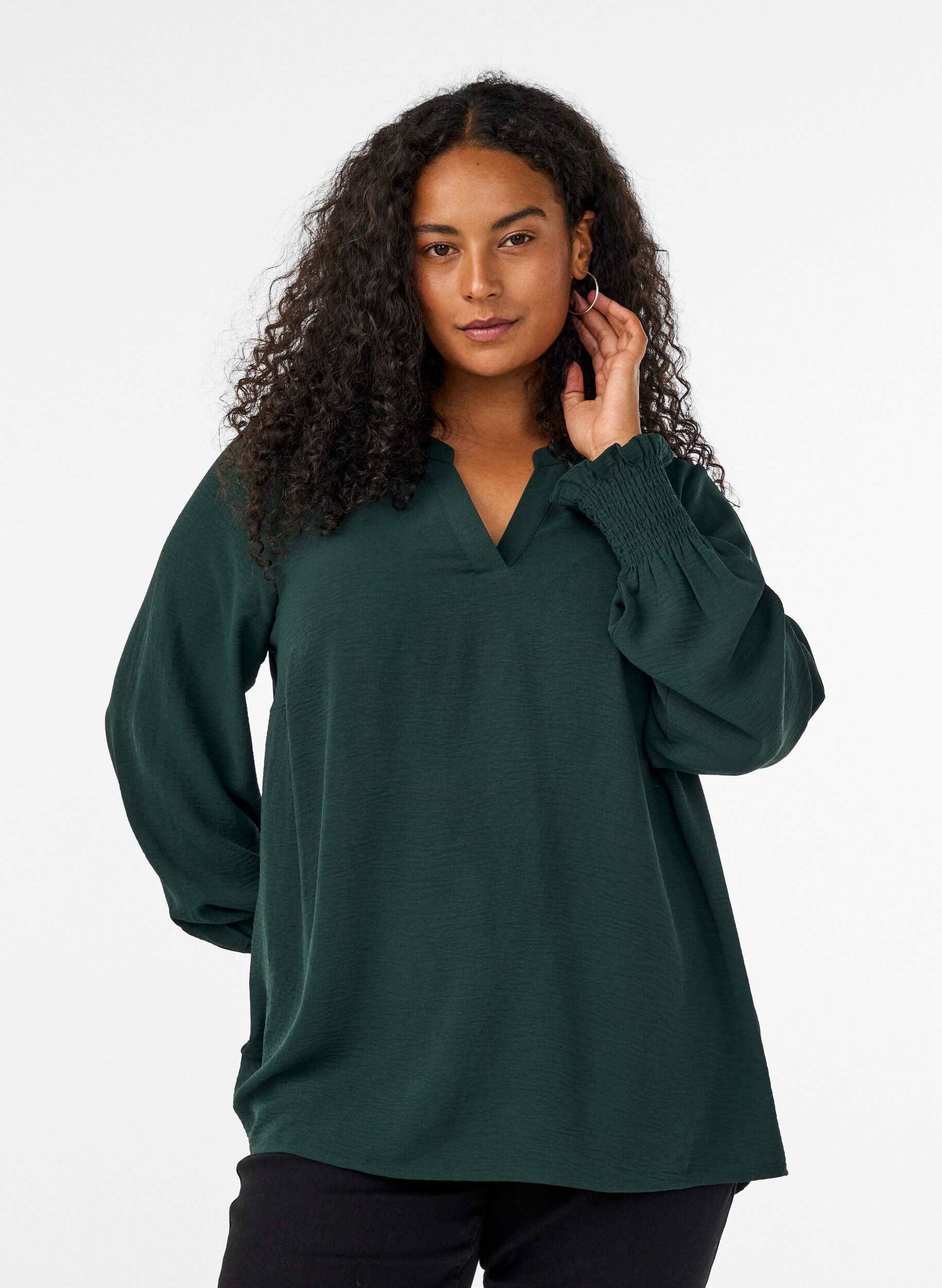 Pusero smock-kalvosimilla ja v-p&auml;&auml;ntiell&auml;, Vihre&auml;, Model