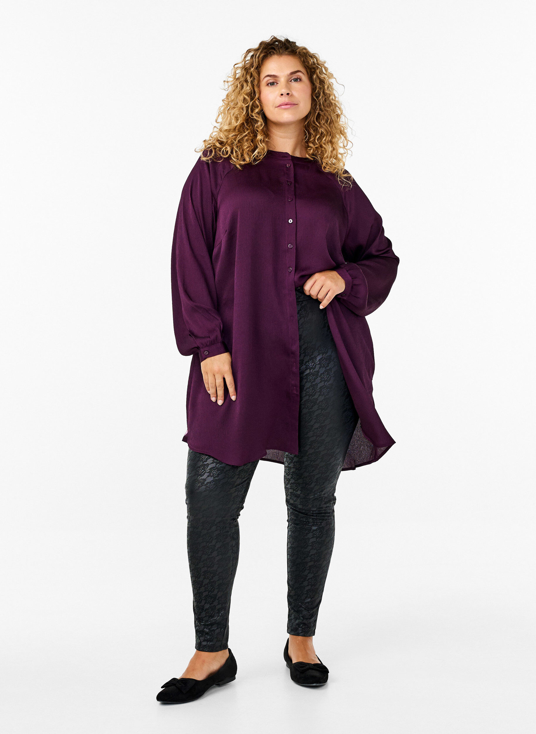 Zizzi Tekonahkaiset leggingsit pitsikuvioinnilla, Musta, Model image number 1