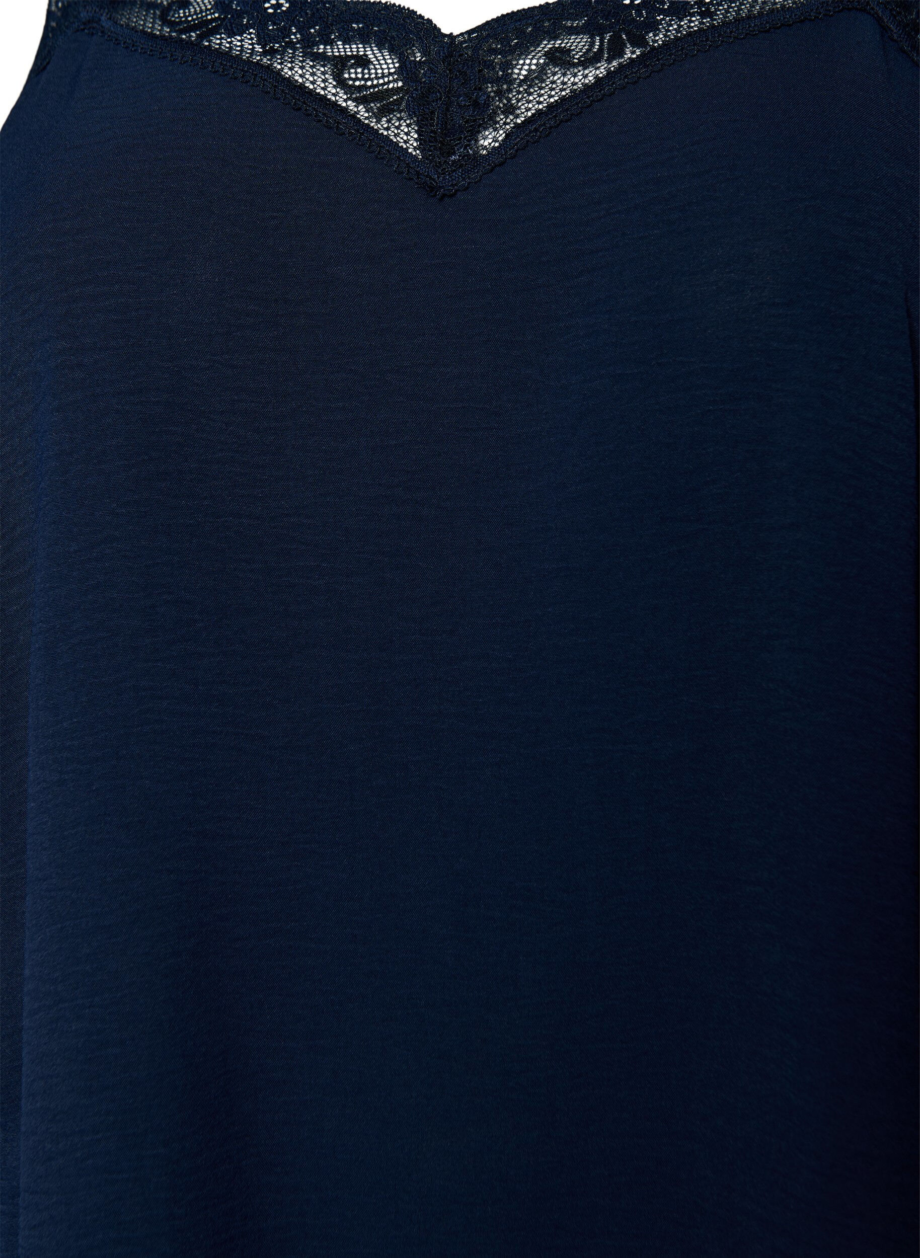 Zizzi Cami-toppi V-p&auml;&auml;ntiell&auml; ja pitsireunalla, Sininen, Packshot image number 2