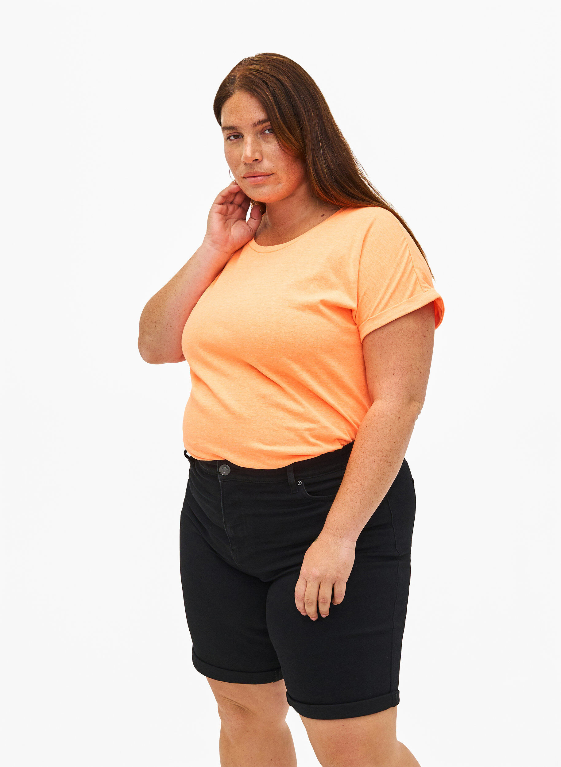 Zizzi Tyk&ouml;istuvat farkkushortsit korkealla vy&ouml;t&auml;r&ouml;ll&auml;, Black, Model image number 0