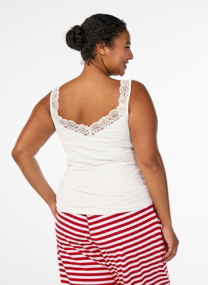 Pitsireunainen viskoositoppi, Vanilja, Model image number 2