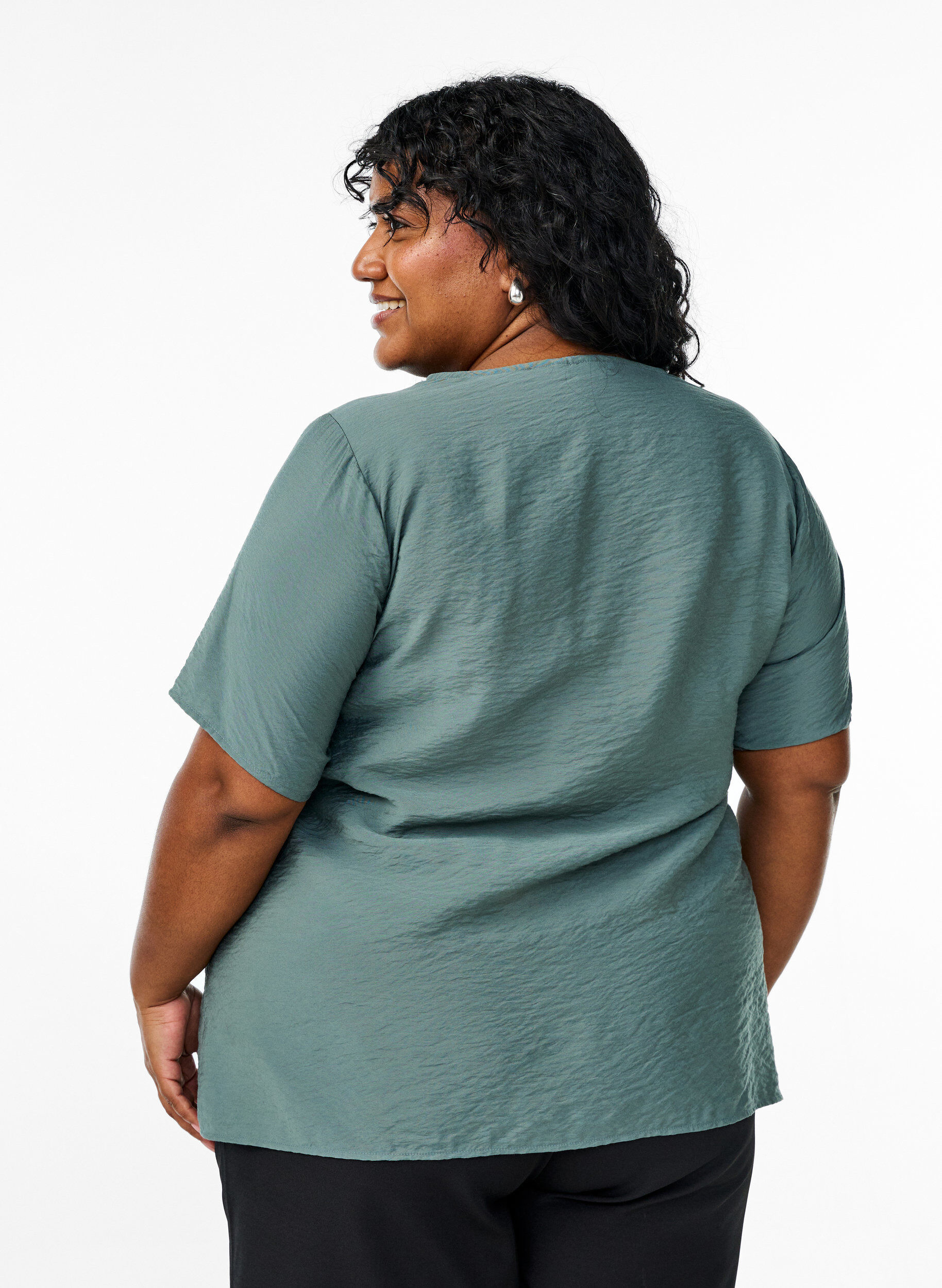 Zizzi Lyhythihainen viskoosipusero, jossa on pitsikoristeet, Vihre&auml;, Model image number 2