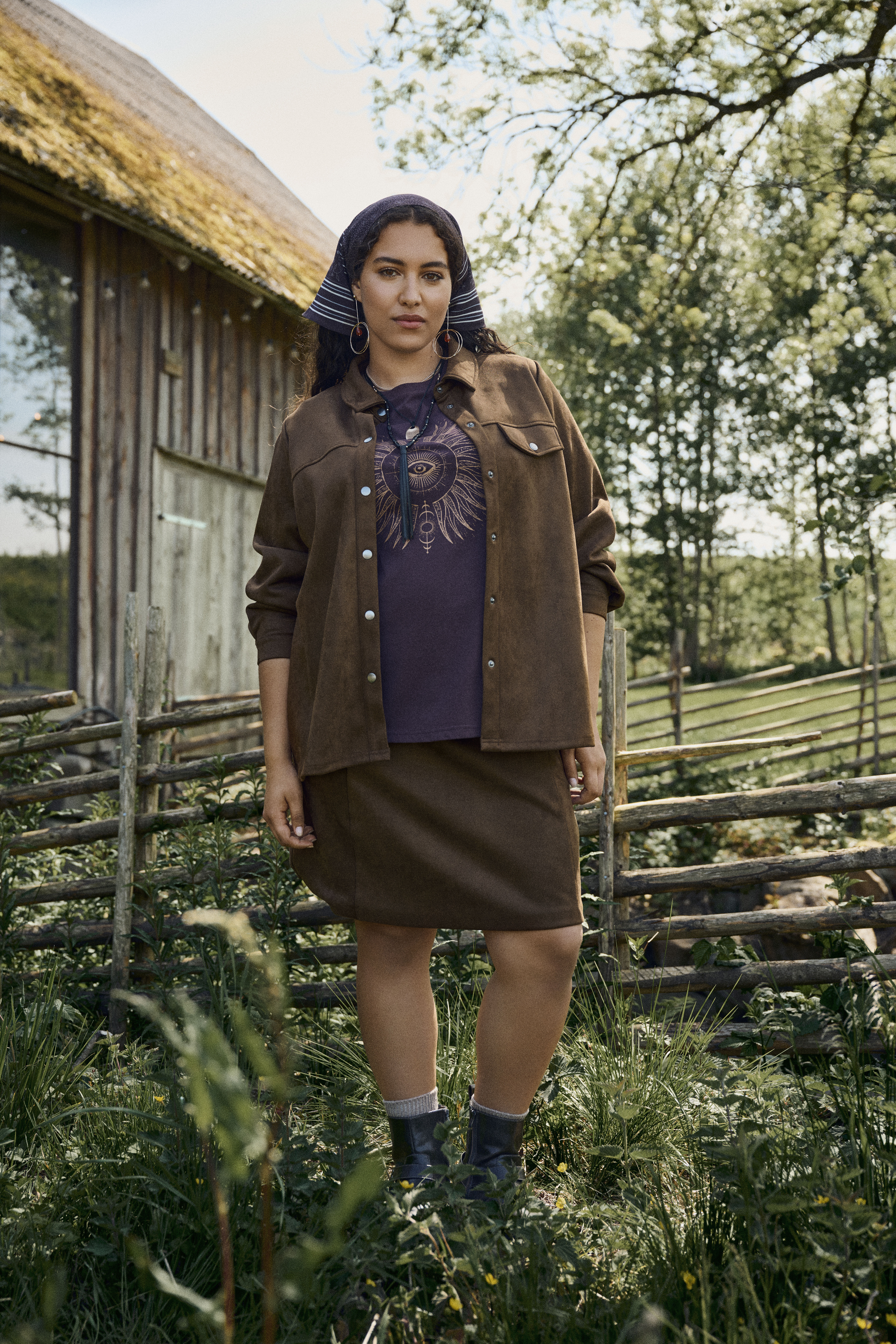 Toisiinsa sopiva ruskea setti, , Model