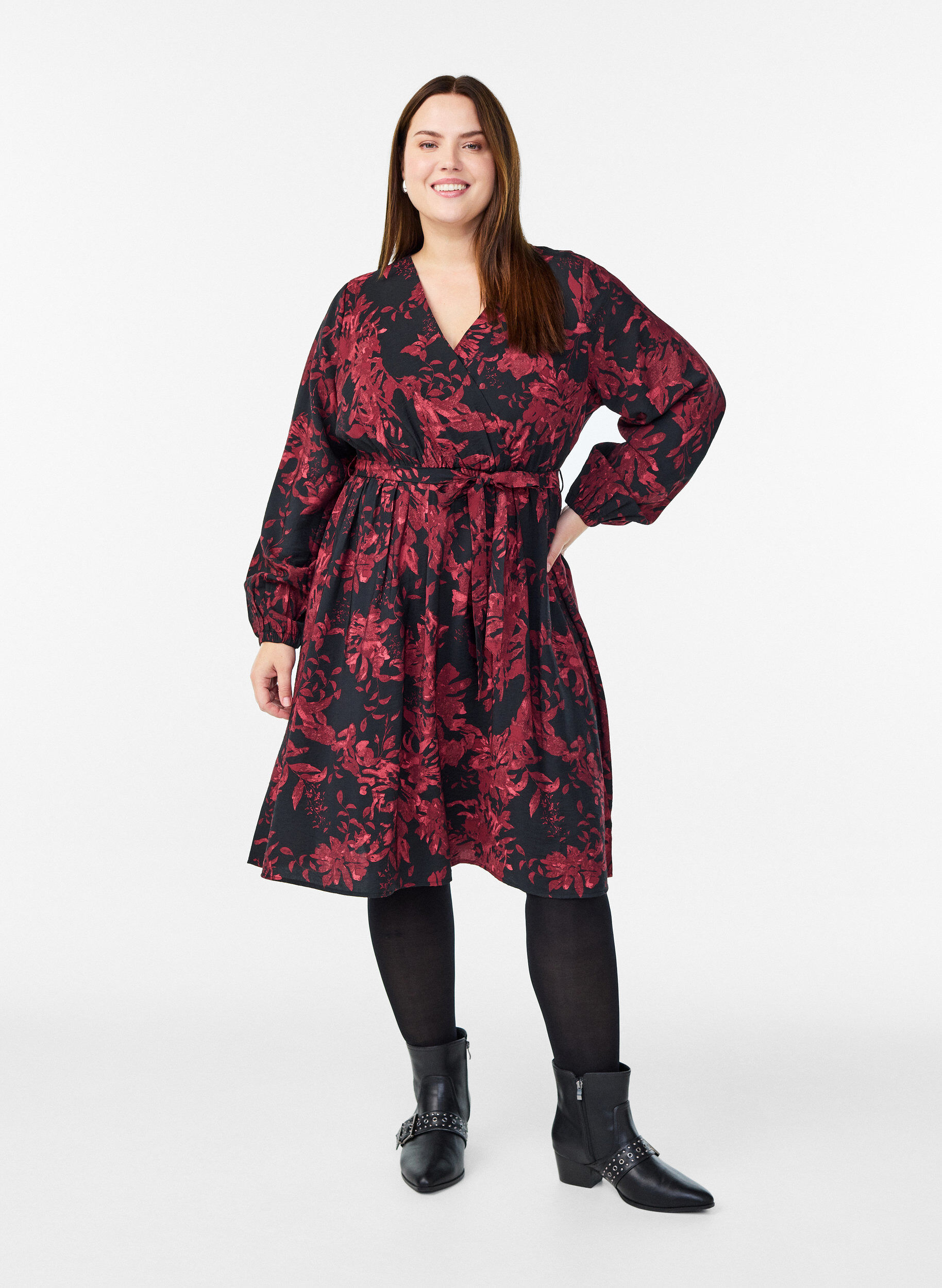 Zizzi Polvimittainen mekko vy&ouml;ll&auml; ja kietaisutyylill&auml;, Musta, Model image number 1