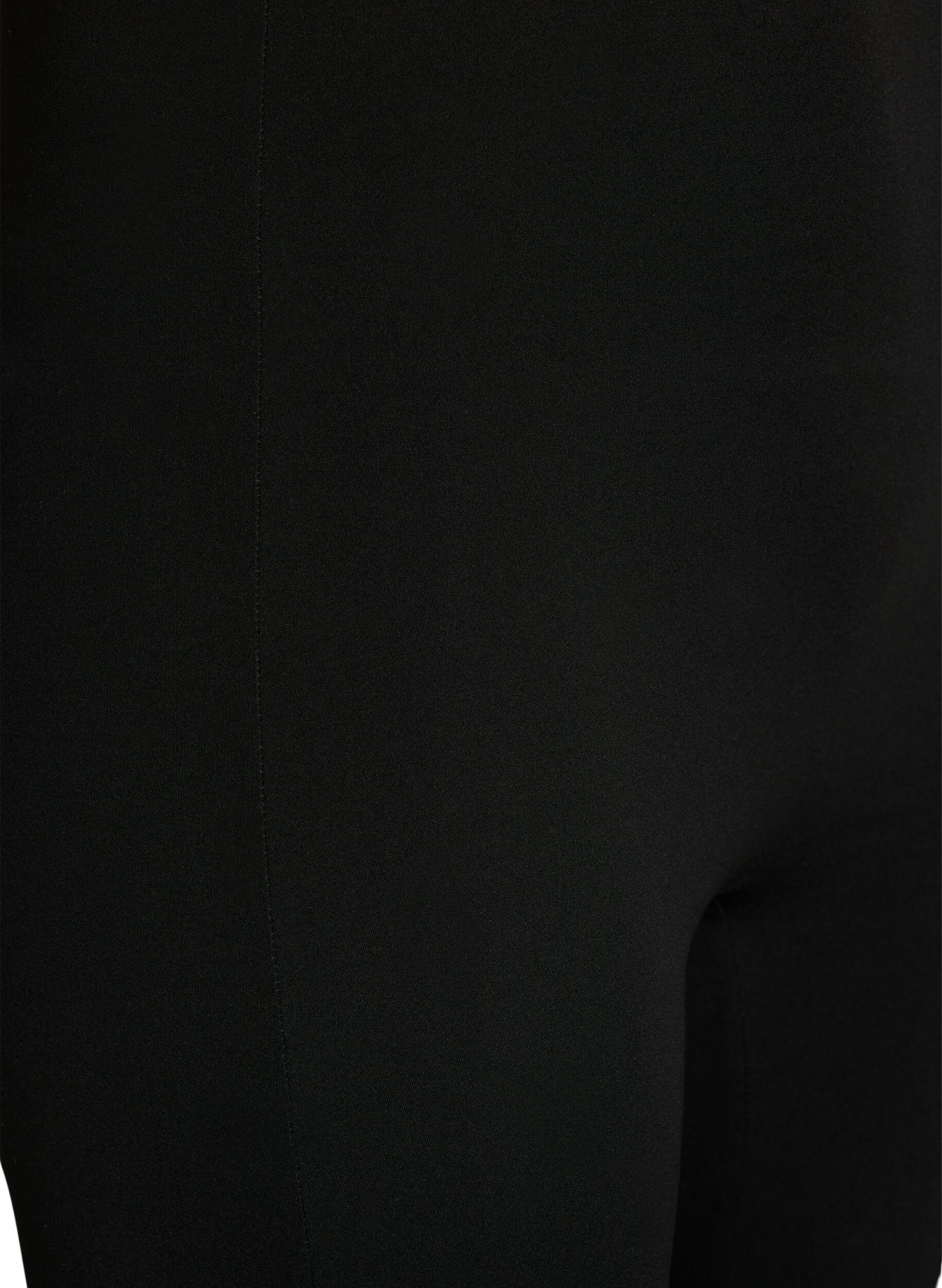 Zizzi Pitk&auml;lahkeiset kevyet shapewear-shortsit, Musta, Packshot image number 2