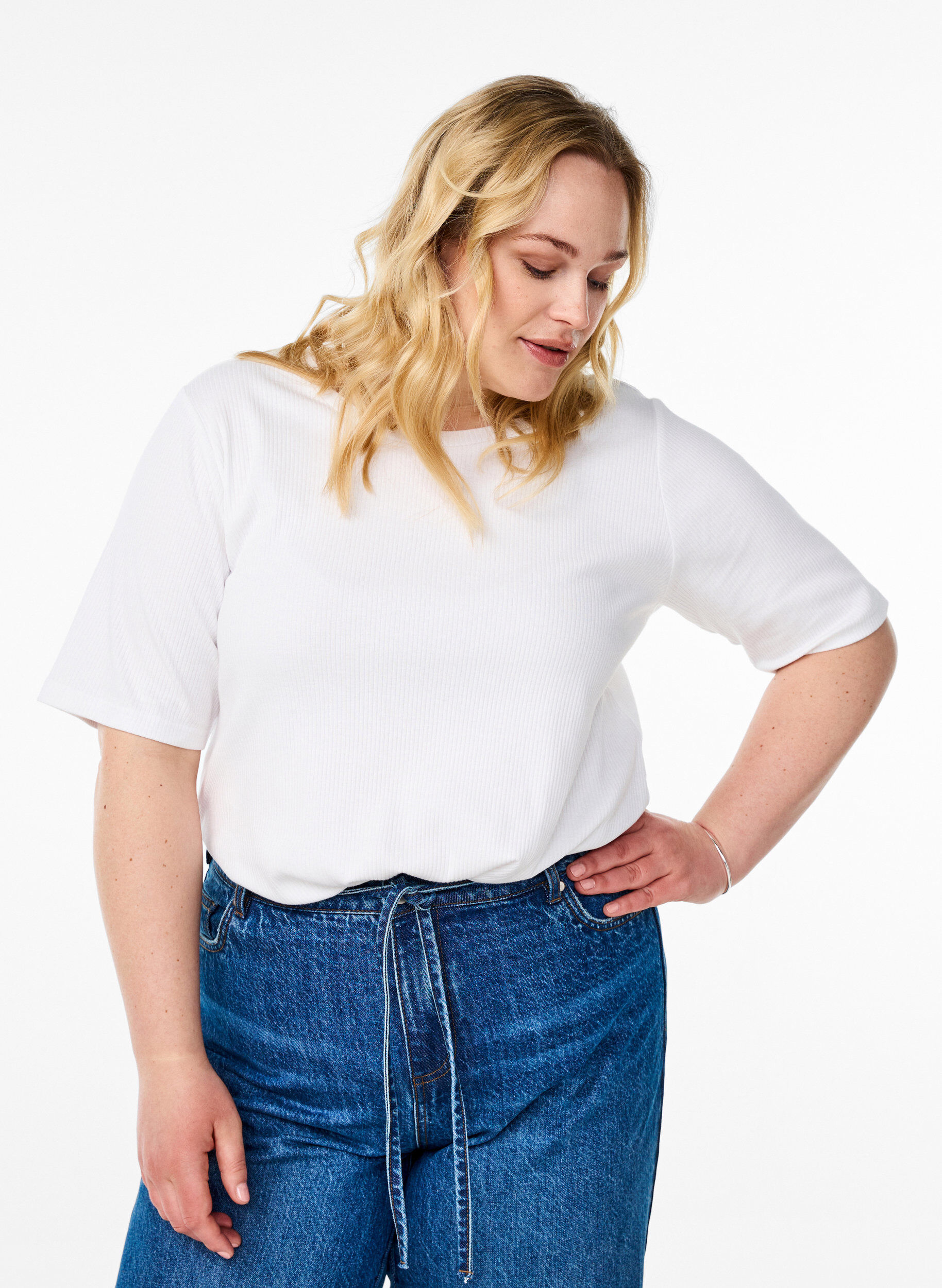 Ribattu jerseypusero, jossa on lyhyet hihat, Valkoinen, Model