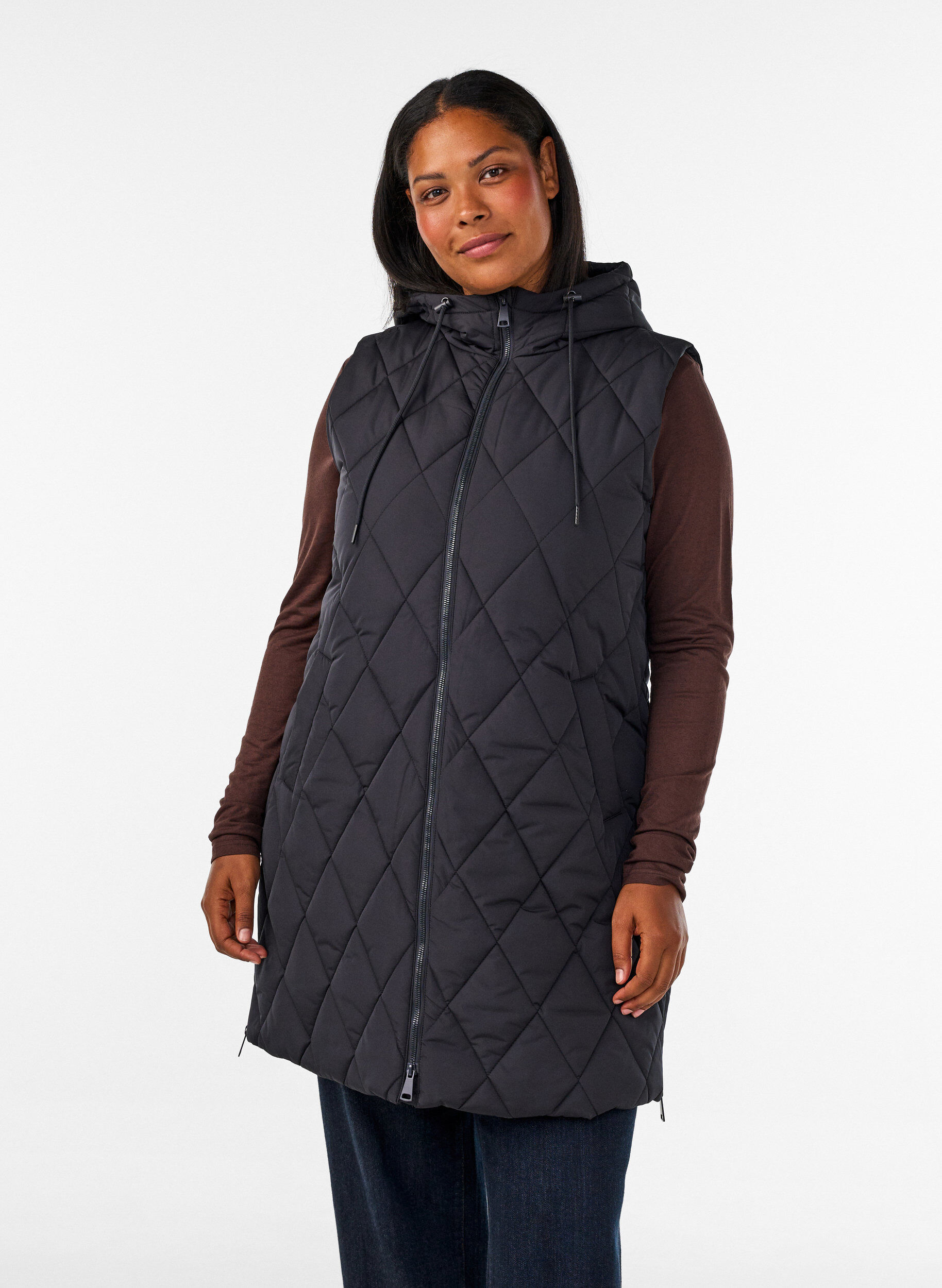 ZizziKeskipitk&auml; tikattu liivi hupulla, Musta, Model image number 0