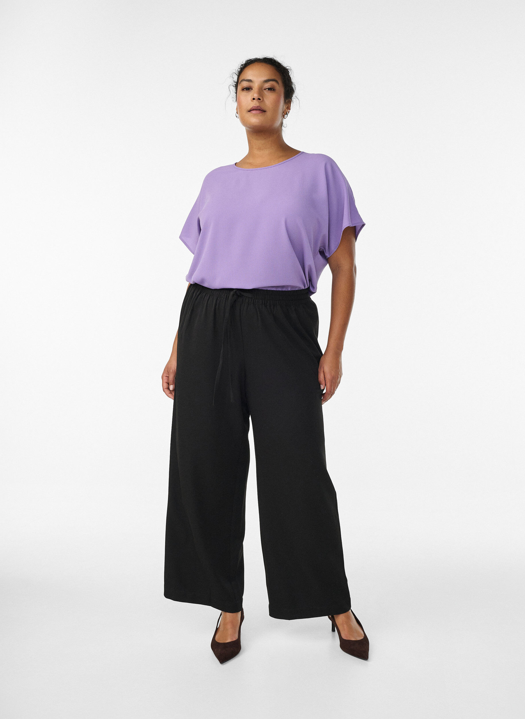 ZizziPusero lyhyill&auml; hihoilla ja py&ouml;re&auml;ll&auml; p&auml;&auml;ntiell&auml;, Violetti, Model image number 1