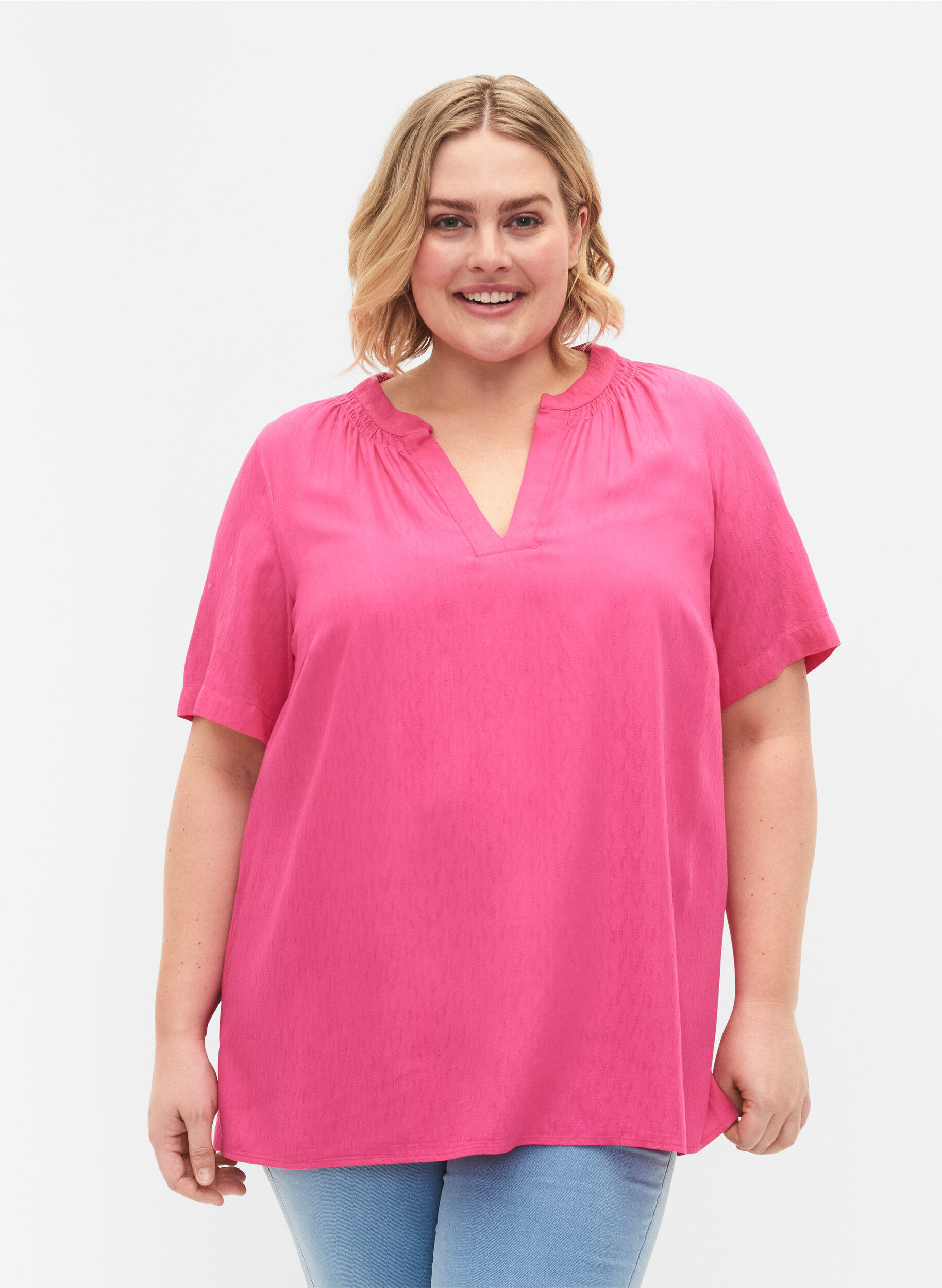 Zizzi Lyhythihainen viskoosipusero v-p&auml;&auml;ntiell&auml;, Shocking Pink, Model image number 0