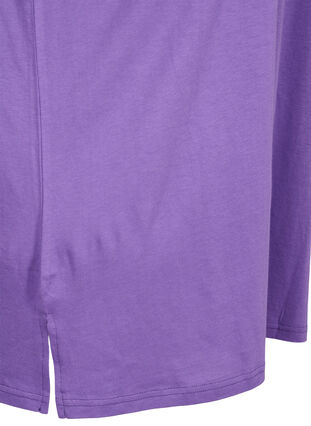 Yksivärinen oversize t-paita v-pääntiellä, Deep Lavender, Packshot image number 3