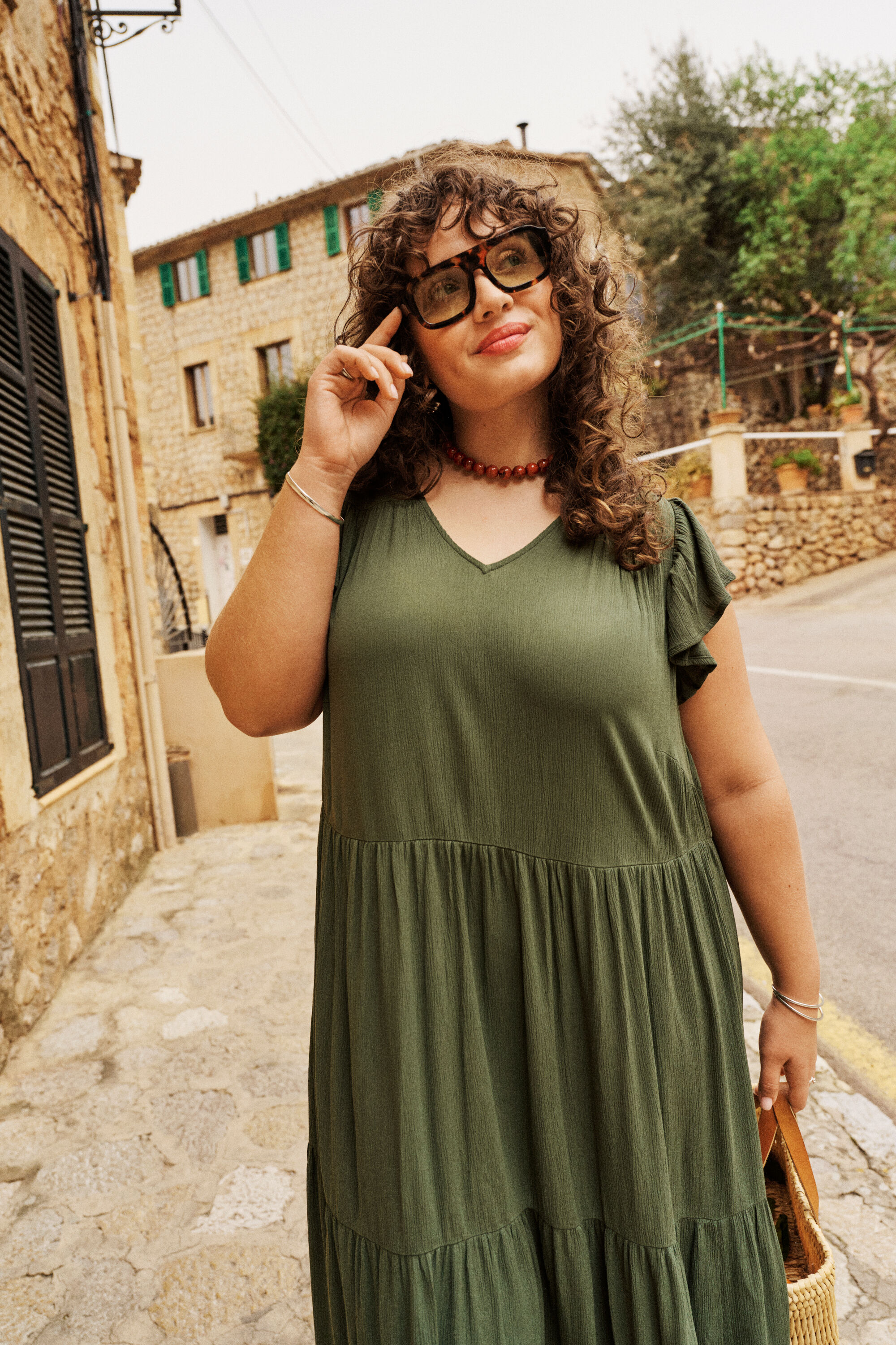 ZizziOliivinvihre&auml; boheemityyli l&auml;mpim&auml;ll&auml; tunnelmalla, , Model