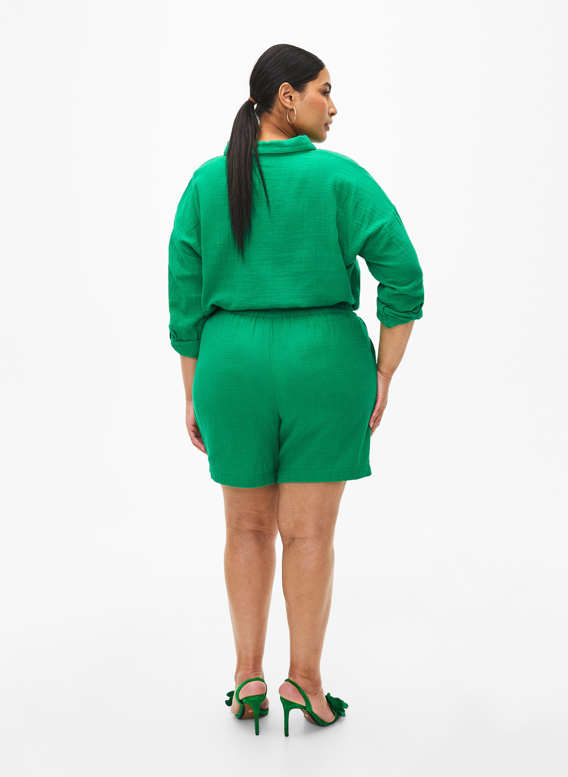Zizzi Puuvillamusliinishortsit taskuilla, Jolly Green, Model image number 1