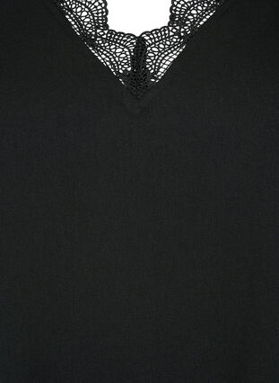 Pusero V-pääntiellä ja pitsireunuksella, Black, Packshot image number 2