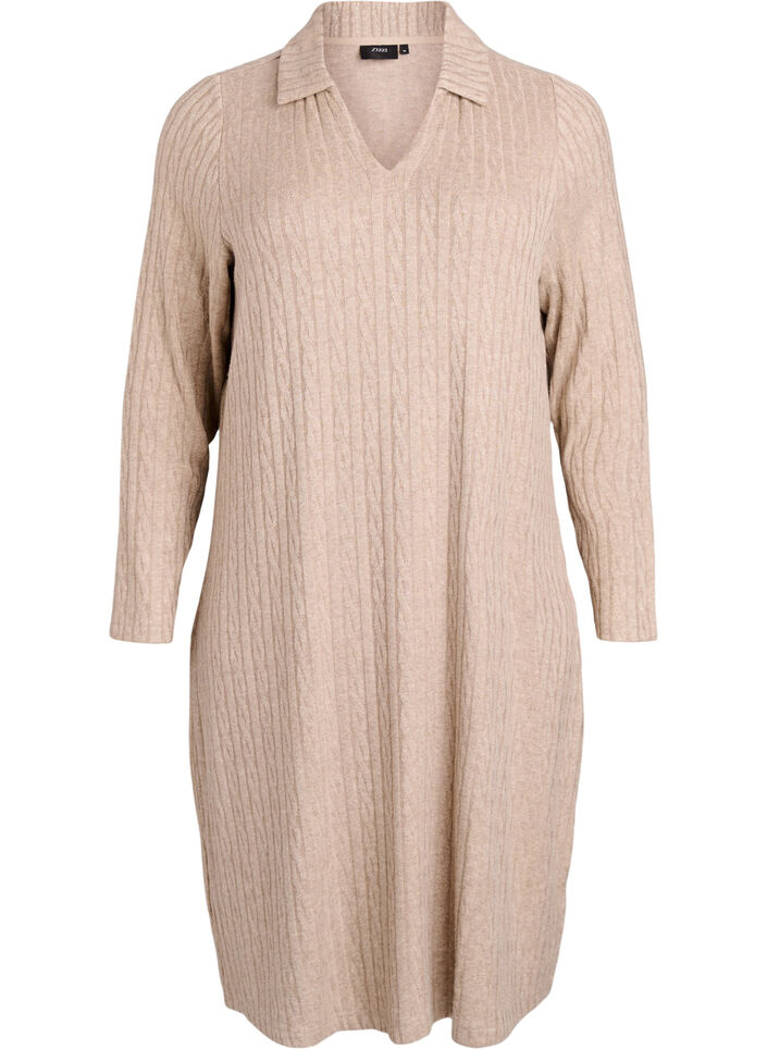 Mekko kaapelikuviolla ja v-pääntiellä, Beige, Packshot image number 0