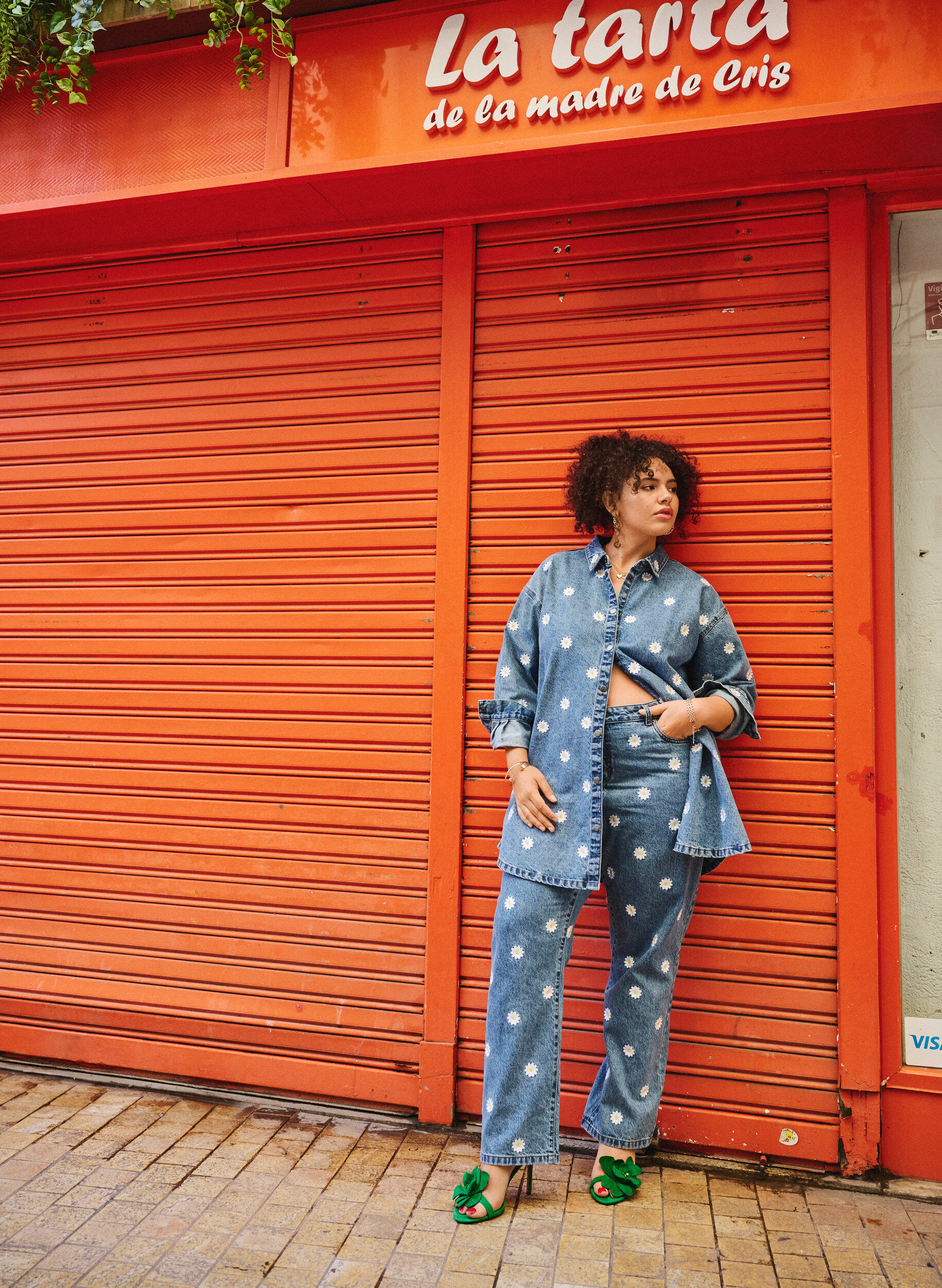 Zizzi Korkeavy&ouml;t&auml;r&ouml;iset Gemma-farkut, joissa on p&auml;iv&auml;nkakkaroita, Sininen, Image image number 0