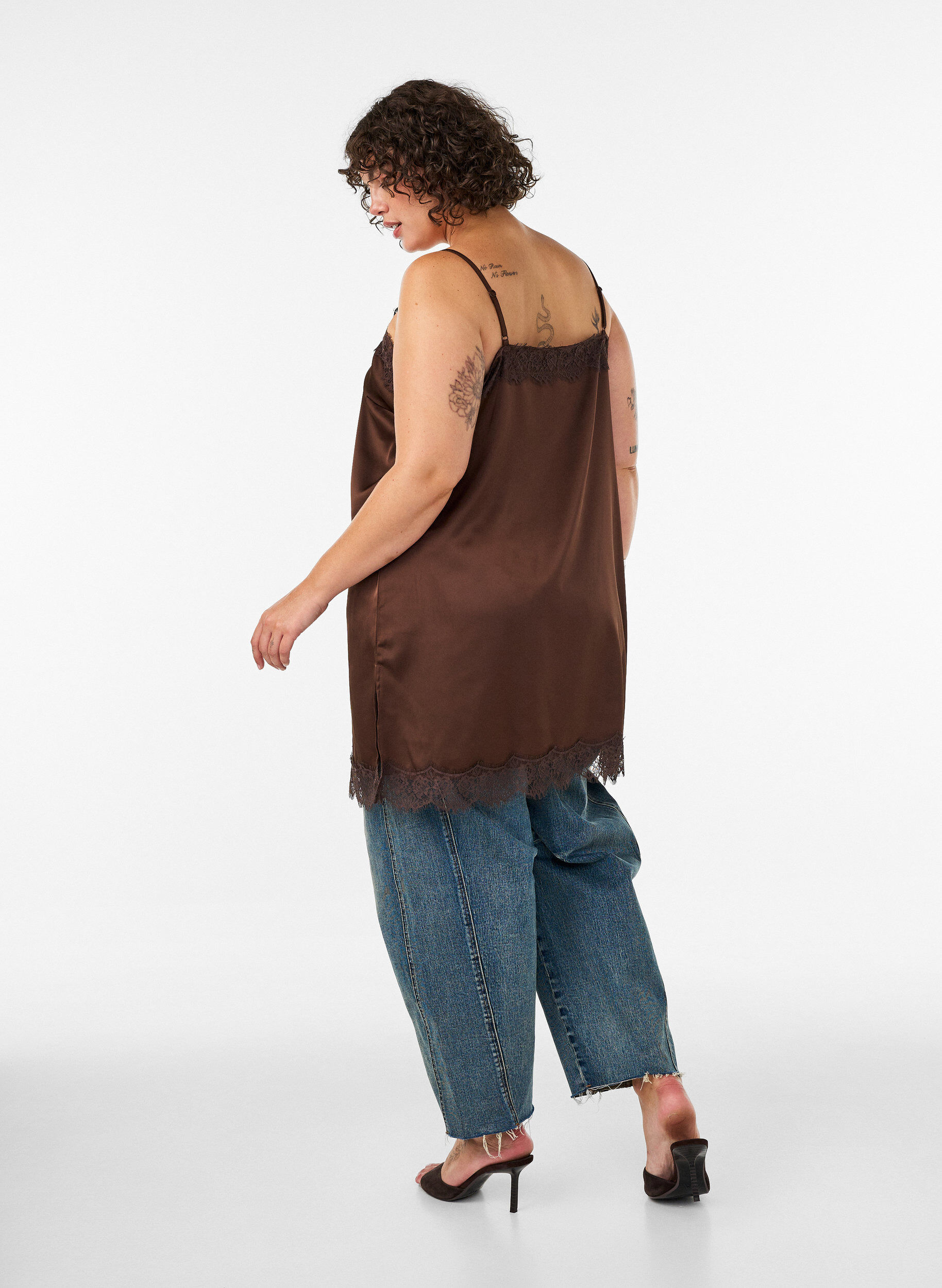 ZizziPitk&auml; satiinitoppi pitsireunoilla, Ruskea, Model image number 2