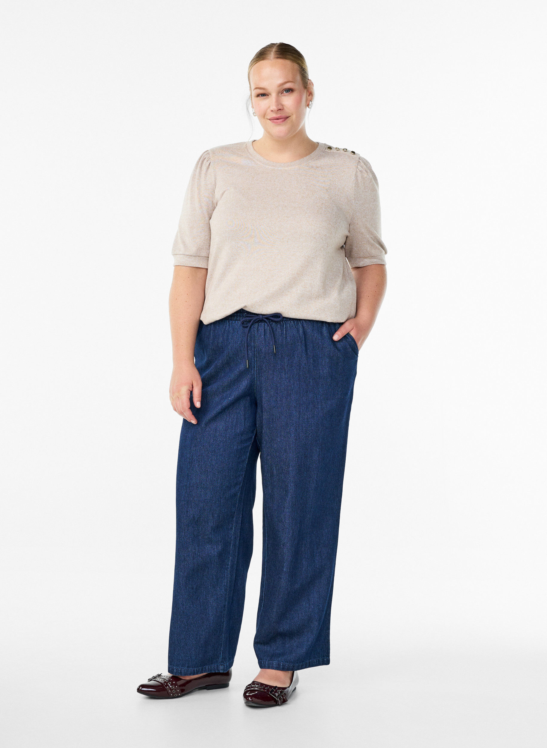 Zizzi Pusero nappidetaljilla ja lyhyill&auml; puhvihihoilla, Beige, Model image number 1