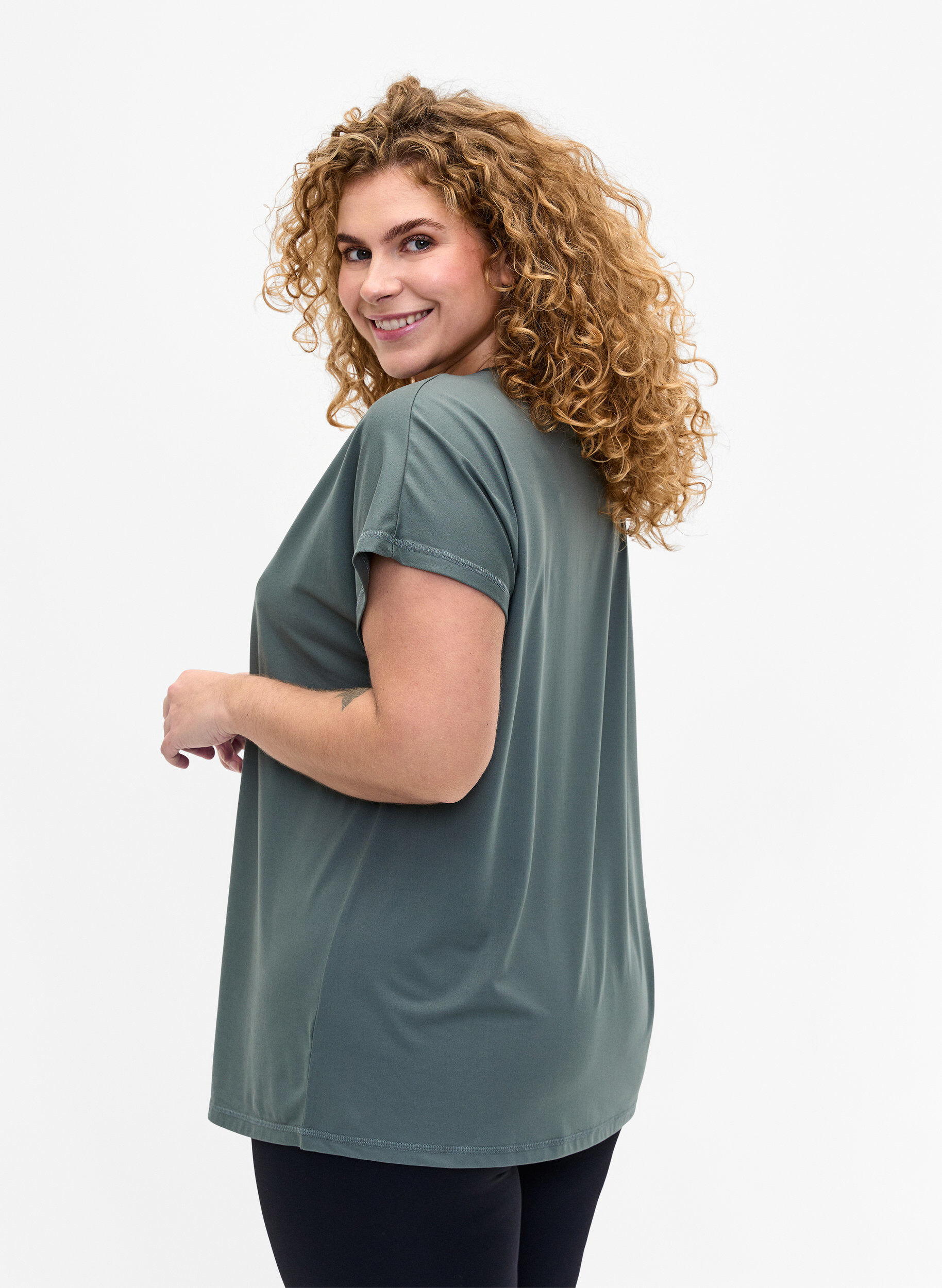 Zizzi V&auml;lj&auml; treenipaita, jossa on V-p&auml;&auml;ntie, Balsam Green, Model image number 1