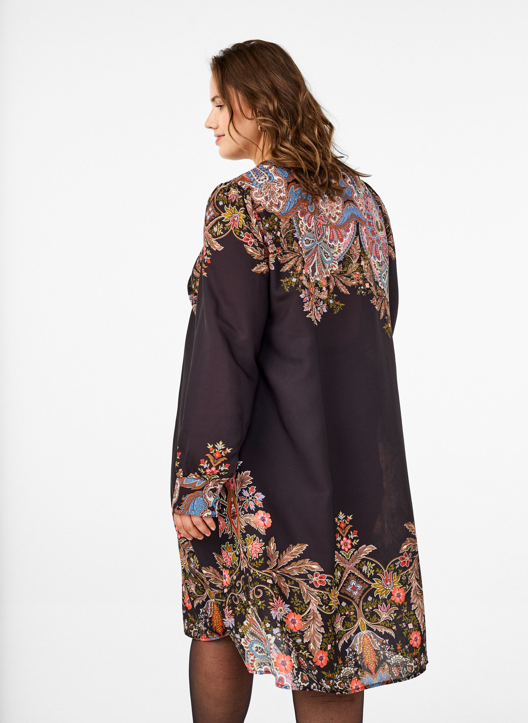 Zizzi Midi-mekko paisley-kuvioinnilla, Black Paisley, Model image number 1