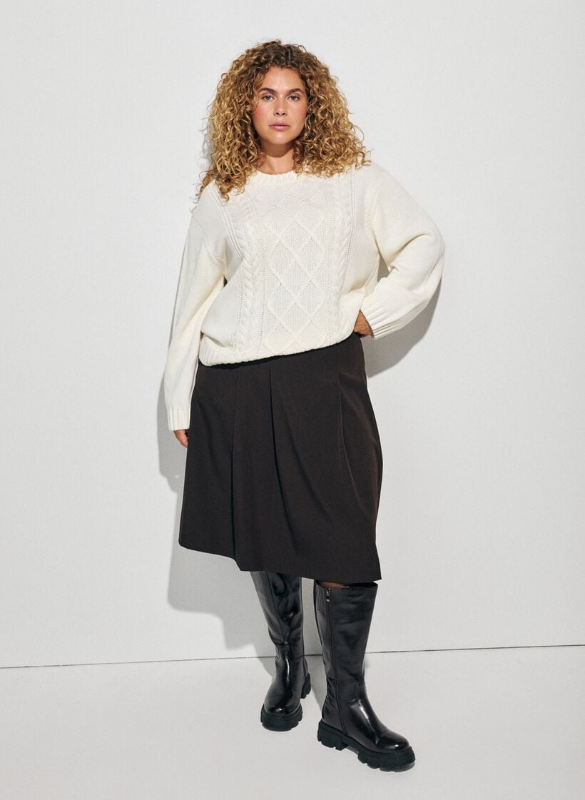 Pehme&auml;&auml; eleganssia kontrastissa, , Model