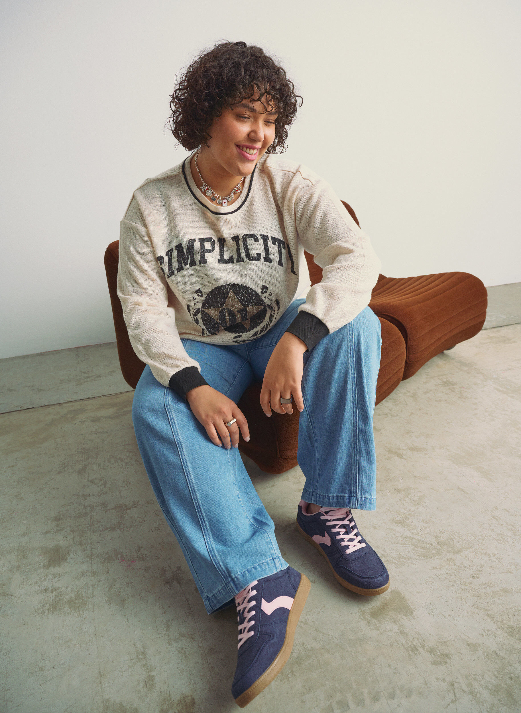 Zizzi Swetari strukturoidusta jerseyst&auml; etupainatuksella, Beige, Image image number 0