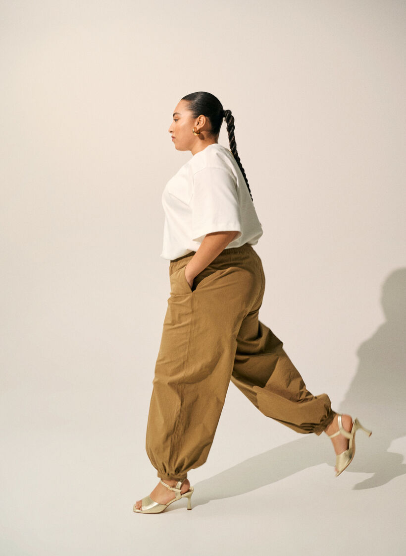 Avok&auml;rkipumput neli&ouml;m&auml;isell&auml; k&auml;rjell&auml;, Kulta, Image