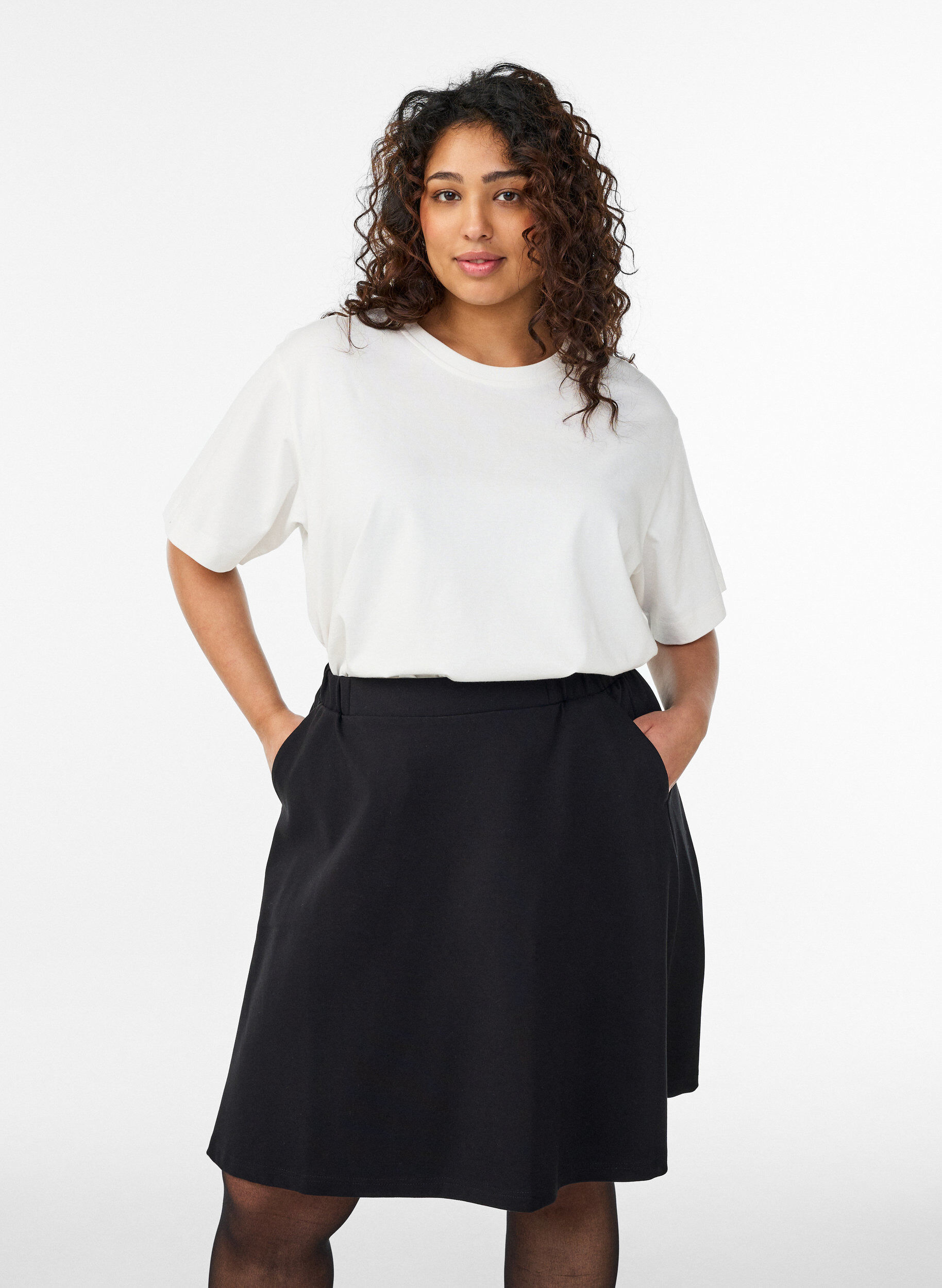 Viscoosinen skater-hame, Musta, Model