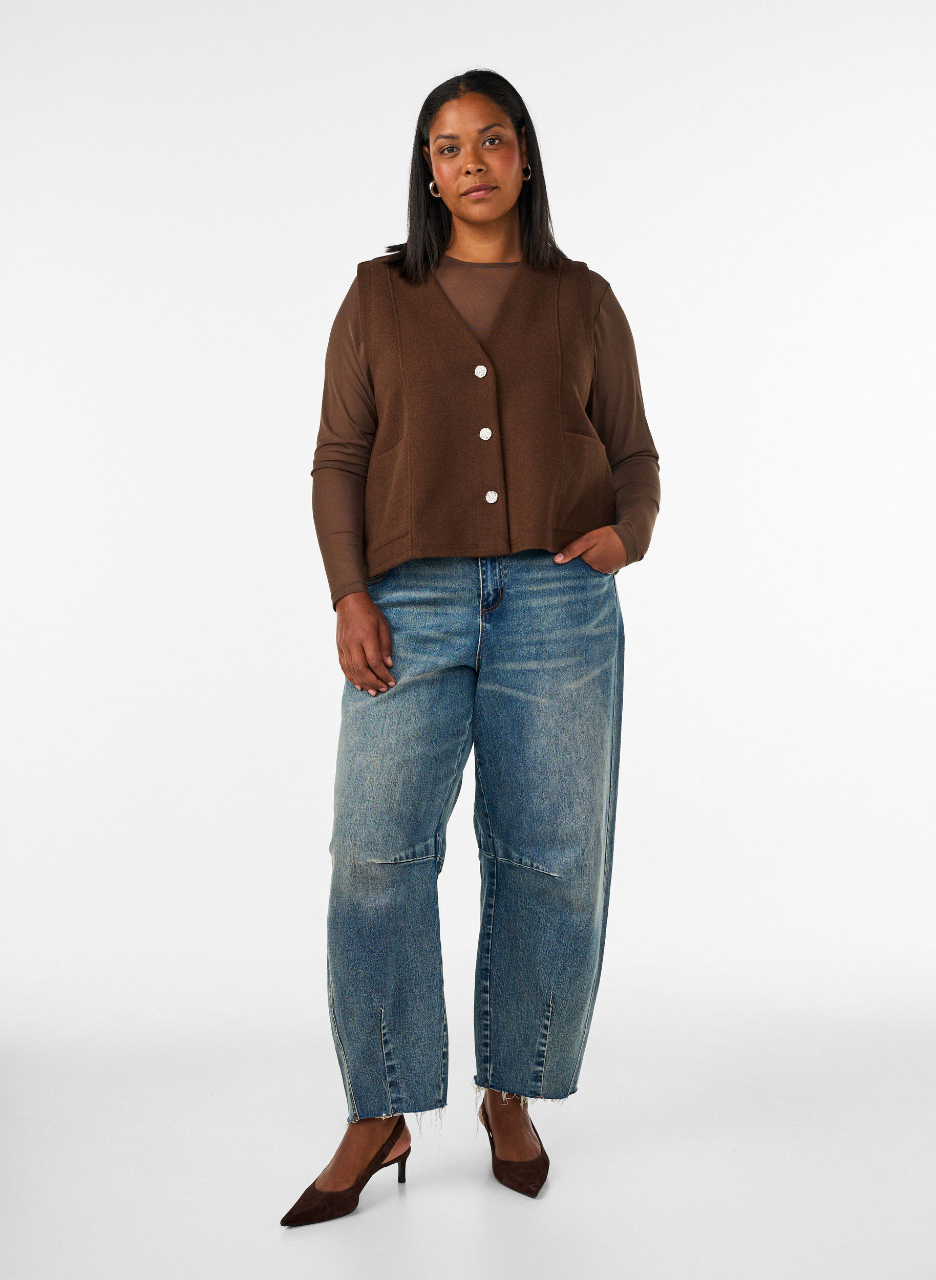 ZizziV-kauluksinen liivi napeilla, Ruskea, Model image number 1